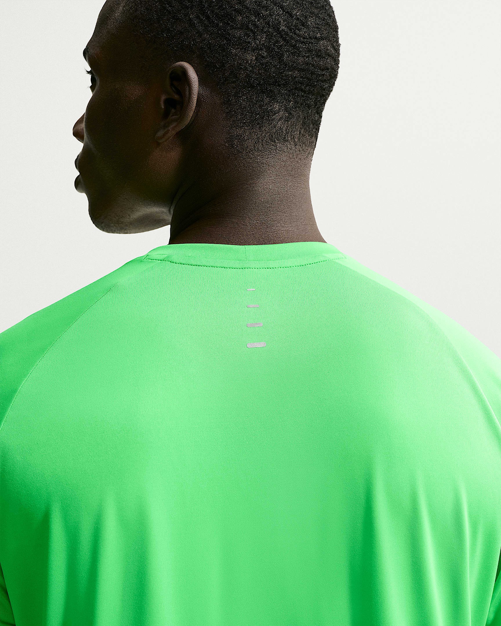 Nike Laufshirt »M NK DFADV STRIDE SS TOP« Kurzarm-Design, mit Rundhalsausschnitt, normale Länge, atmungsaktiv