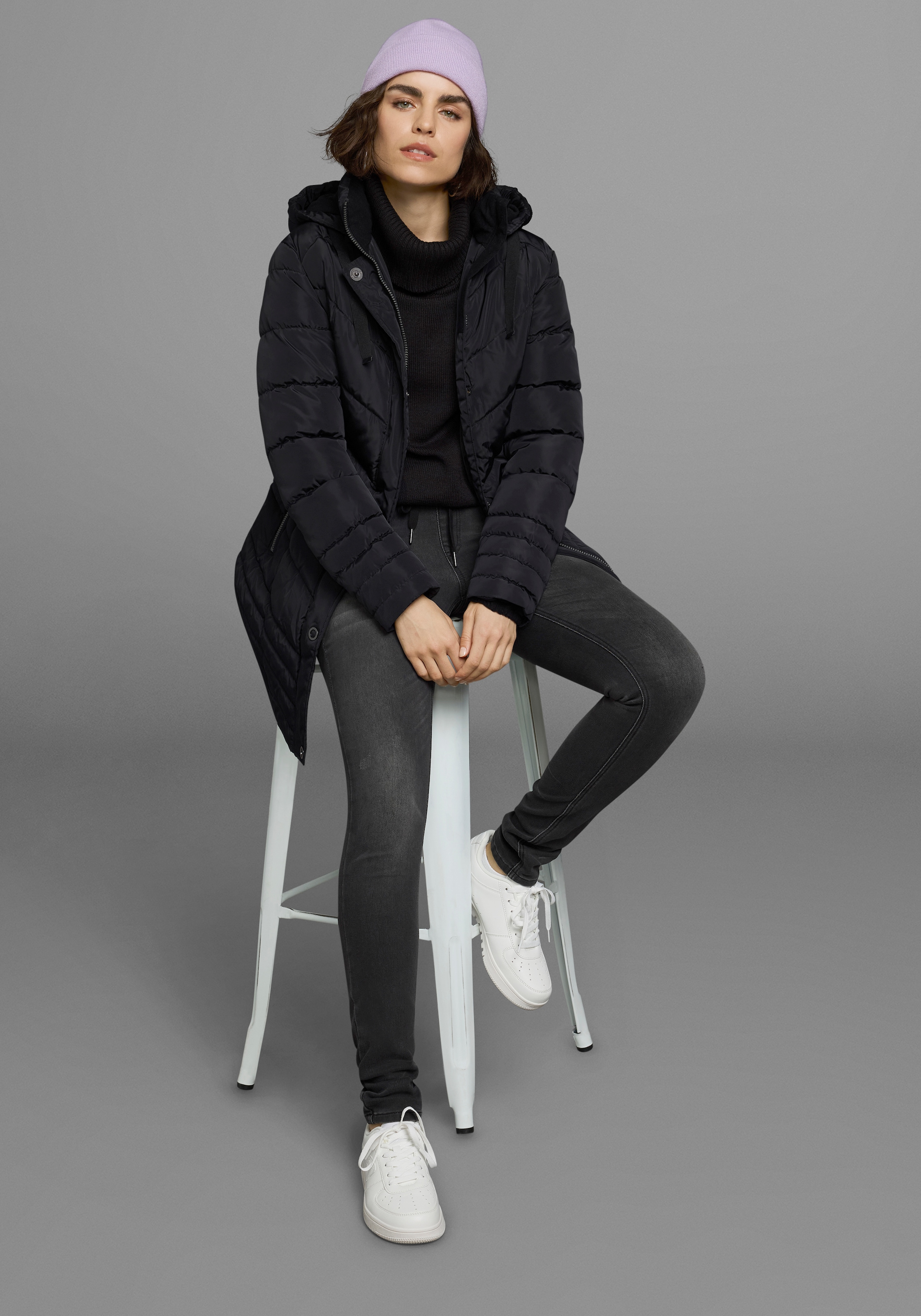 KangaROOS Steppjacke, mit Kapuze, für den Übergang, aus leichtem Webmaterial, figurbetonter Schnitt