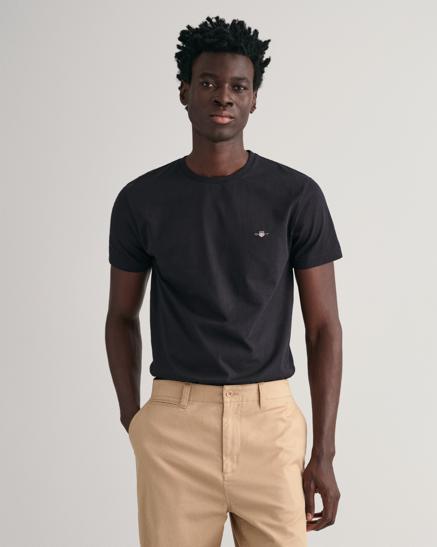 Gant T-Shirt »SLIM SHIELD SS T-SHIRT«, mit Logostickerei auf der Brust