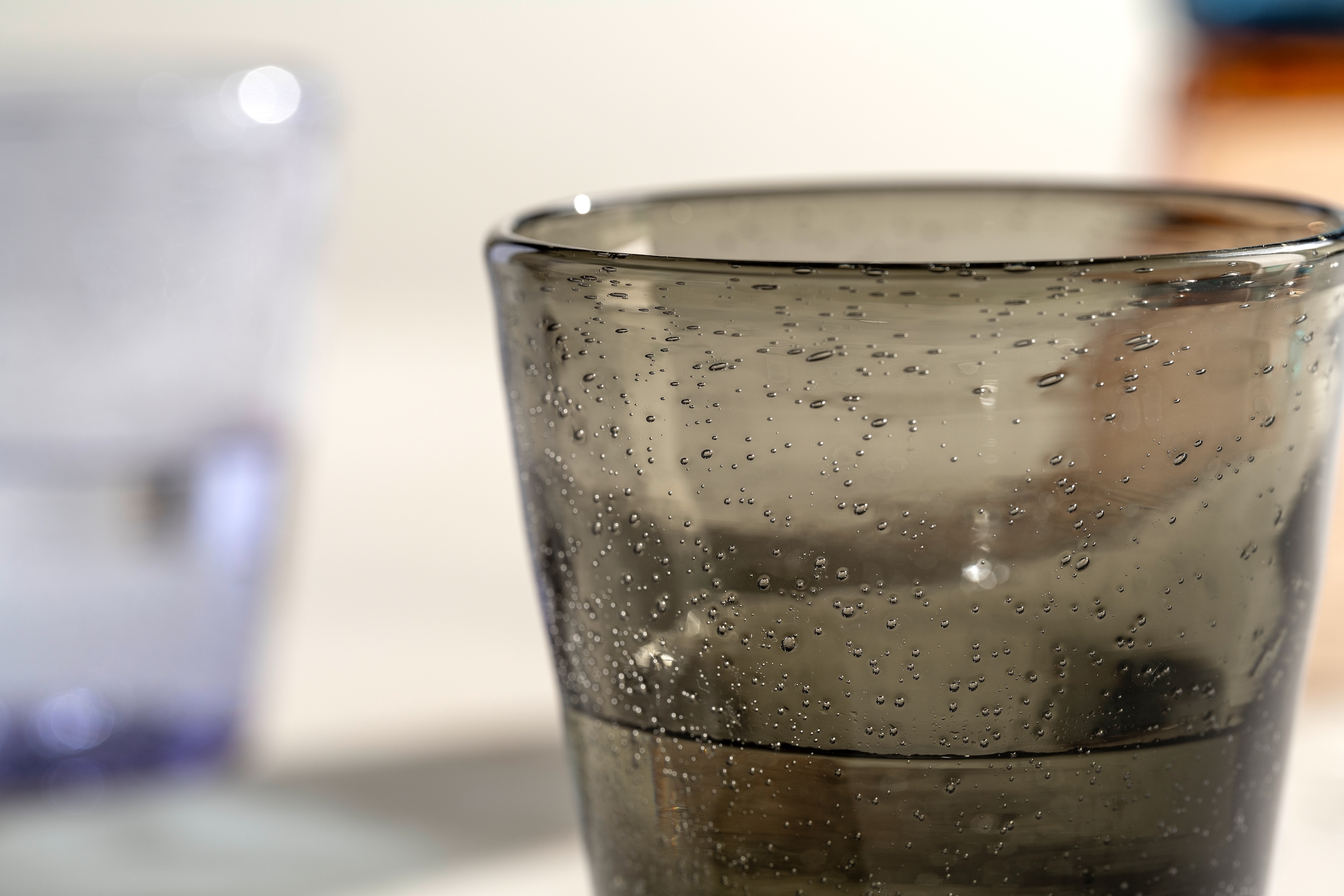 LEONARDO Gläser-Set »Trinkglas BURANO, 330 ml, 4er-Set« aus mundgeblasenem Schaumglas