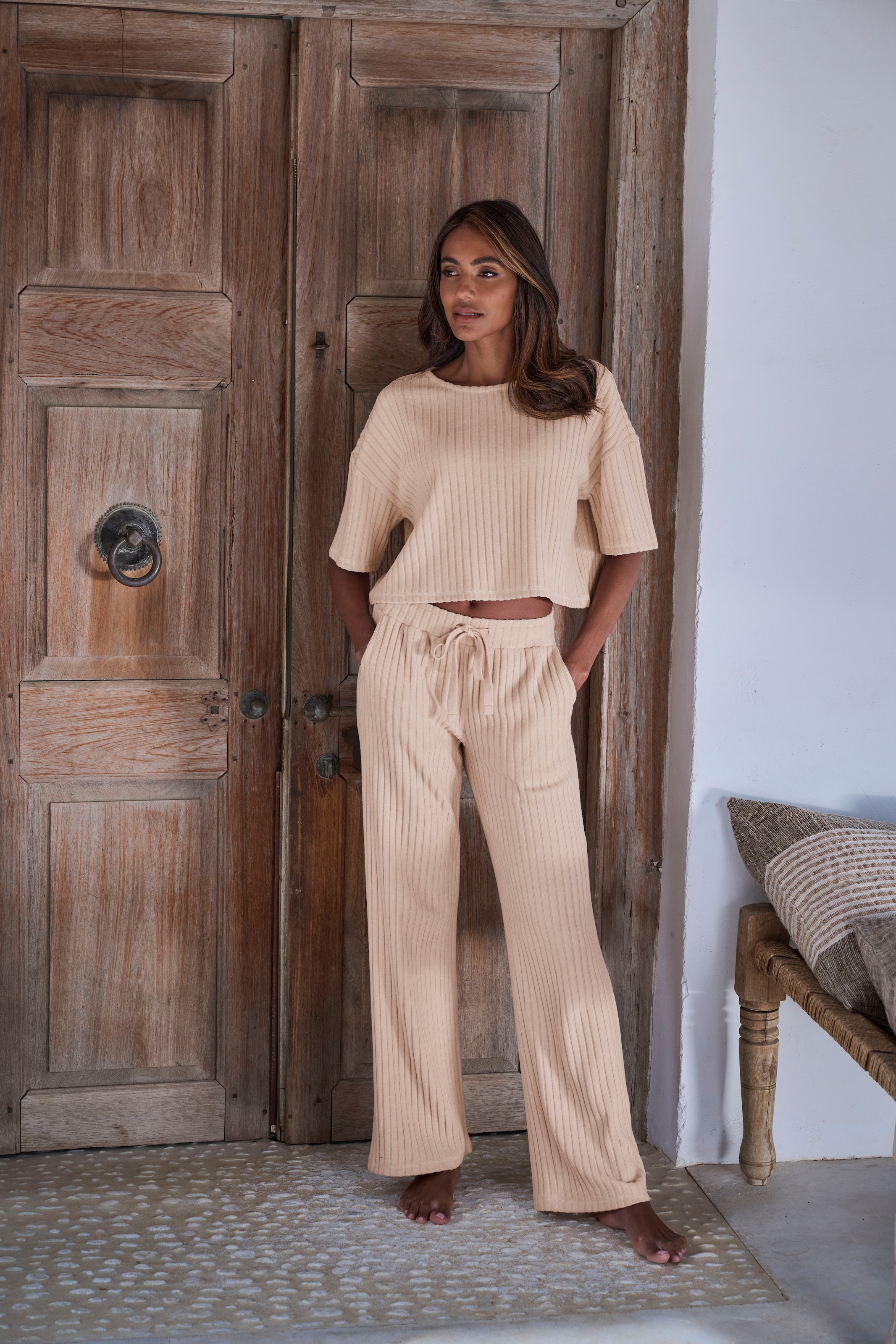 LASCANA Homewearhose, -Lounge-/Strickhose mit weitem Bein und seitlichen Taschen, Loungewear