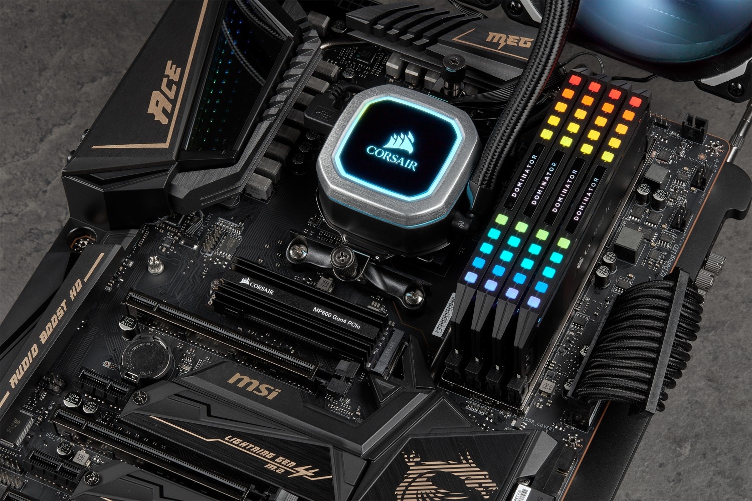 Corsair interne SSD »Force Series MP600 1TB NVMe PCIe Gen4 x4M.2 SSD«, Anschluss M.2 PCIe 4.0, M.2-Kühlkörper