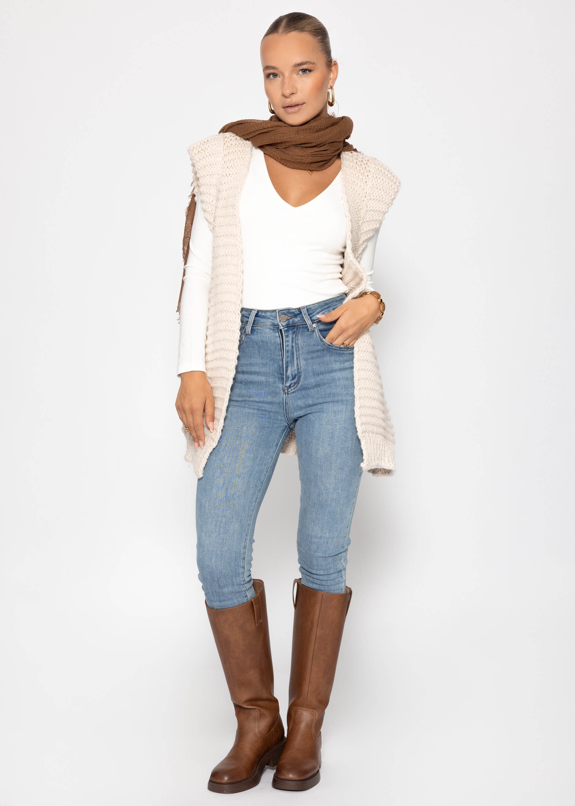SASSYCLASSY Strickweste »Lange ärmellose Strickweste mit strukturierten Schultern« Weste aus grobem Strick mit strukturierten Schultern Offwhite Schwarz