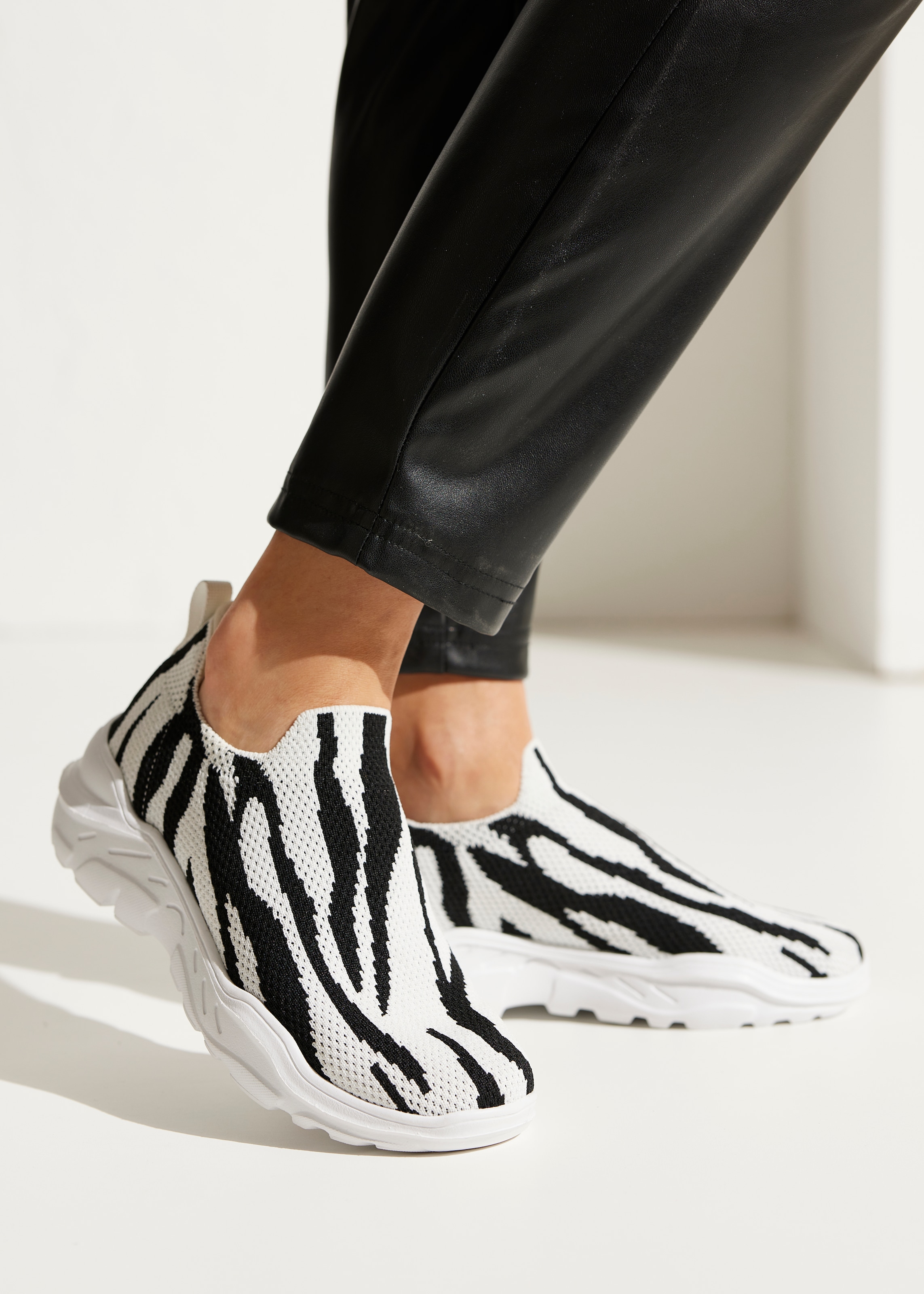 French Connection Sneaker, Slipper, Halbschuh, Freizeitschuh zum Reinschlüpfen VEGAN