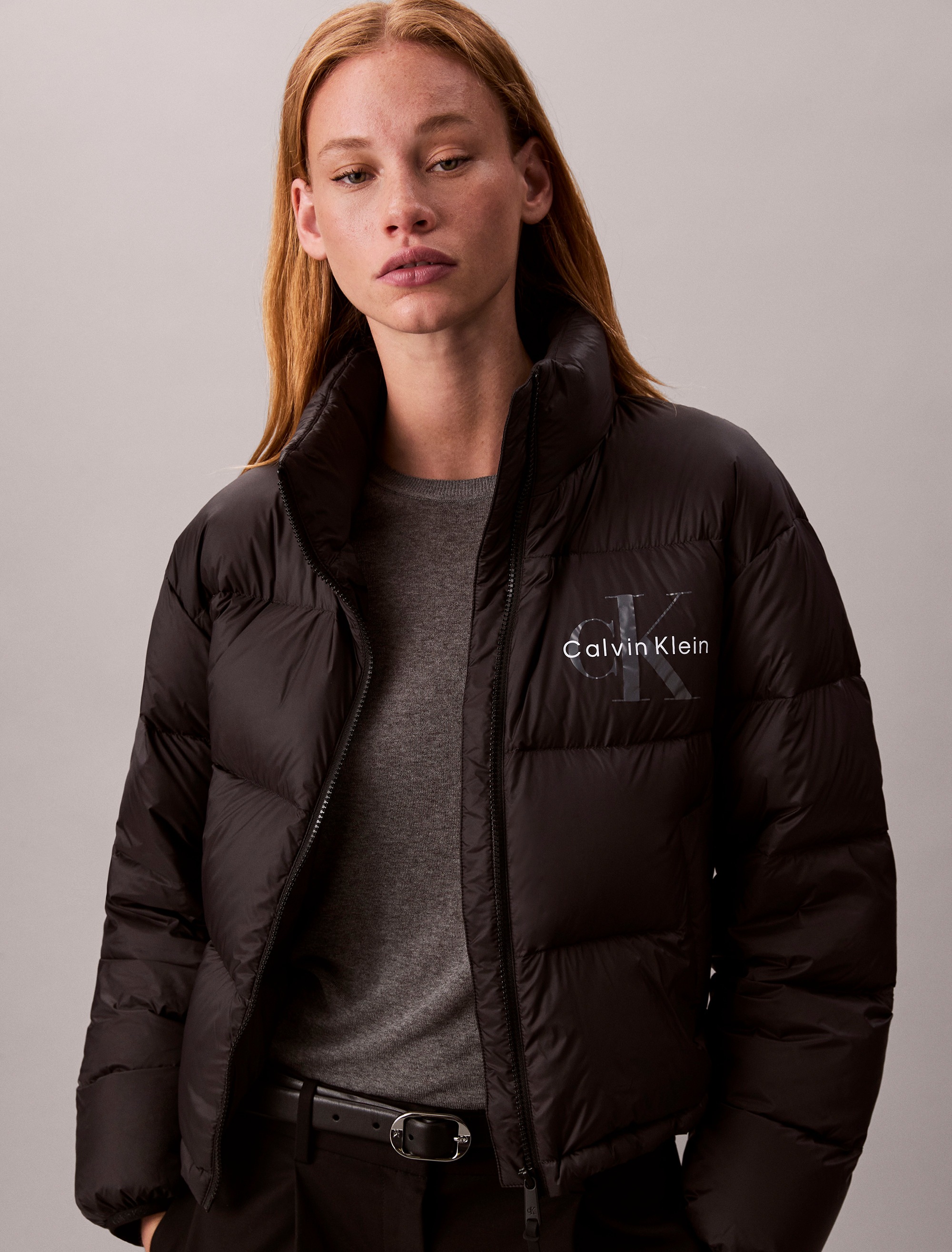 Calvin Klein Jeans Steppjacke »GRAPHIC LOGO PUFFER JACKET«, Stehkragen, kurze, kastige Passform, wattiert