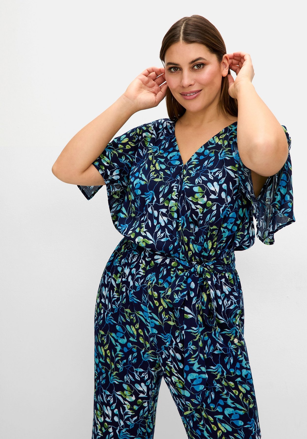 Sheego Jumpsuit »Overall in Wickeloptik, mit Cut-out-Ärmeln«