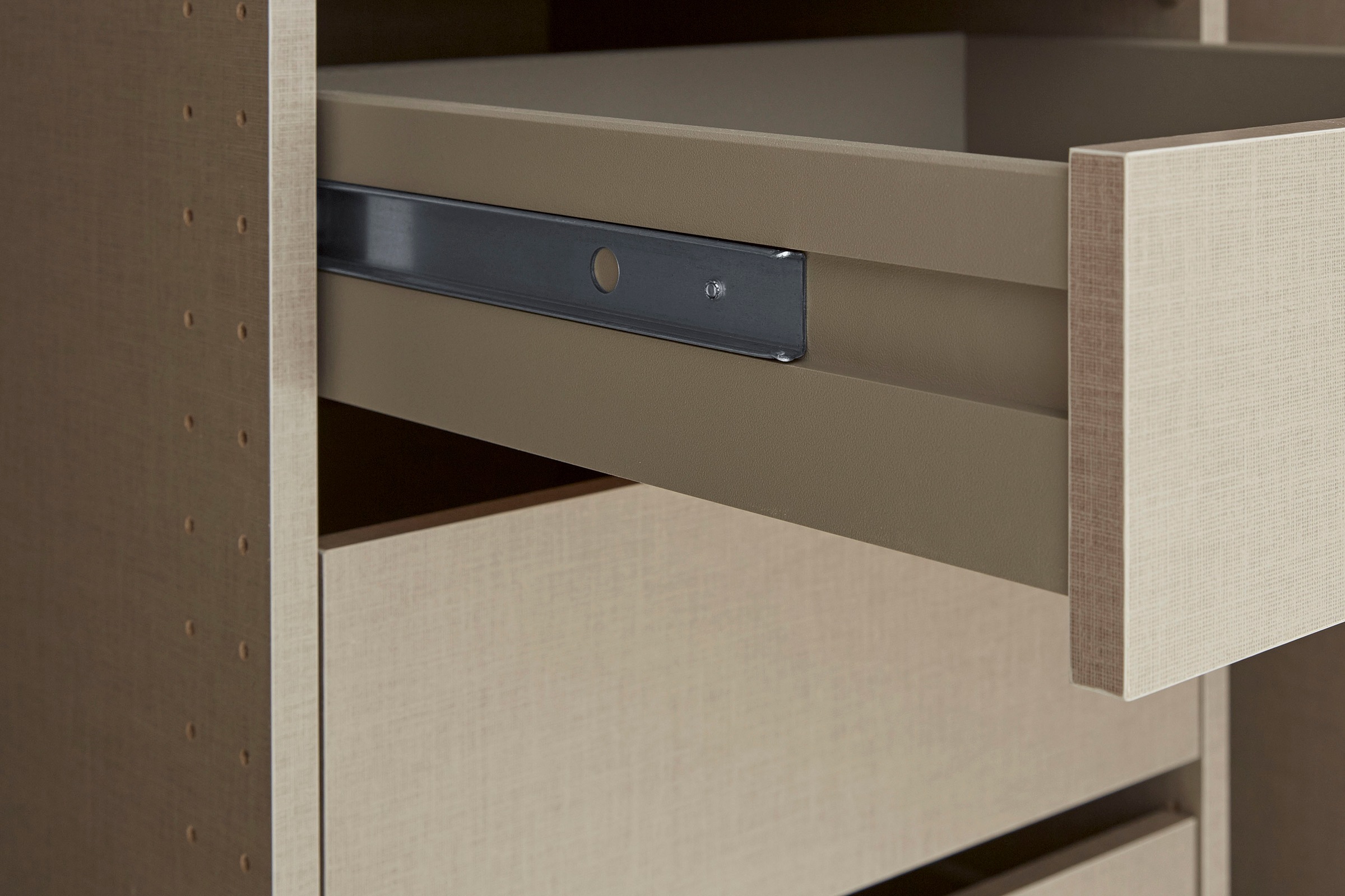 rauch Drehtürenschrank »Kleiderschrank Schrank Garderobe TOPSELLER OTELI inkl. Inneneinteilung«, (erhältlich in Breiten 91-360 cm, ab Breite 136cm inkl. Innenschubladen), mit zusätzlichen Einlegeböden, optional mit Spiegel MADE IN GERMANY