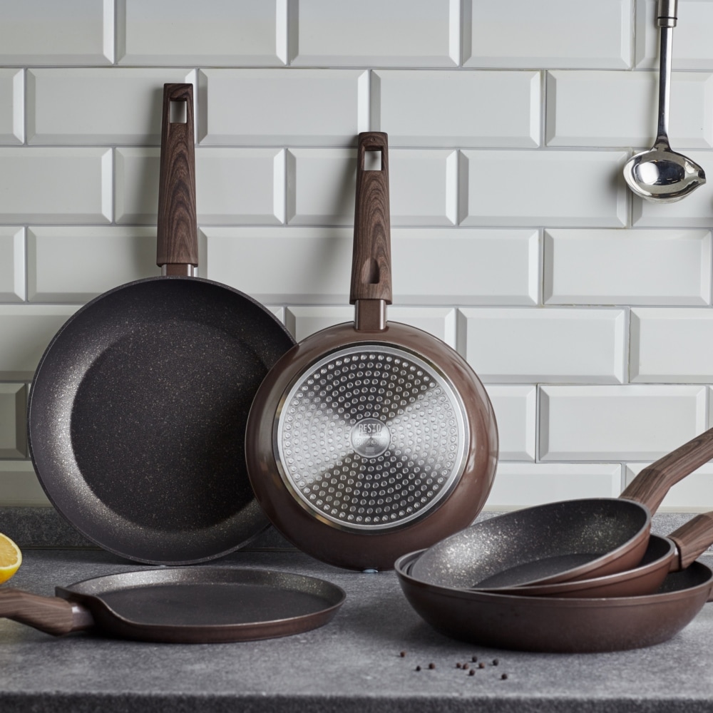 RESTO Kitchenware Bratpfanne »Carina, Universalpfanne mit holzähnlichem Soft-Touch-Griff«, Aluminium, (1 tlg.), mit Marmor-Antihaftbeschichtung, 4-lagig, für alle Herdarten geeignet