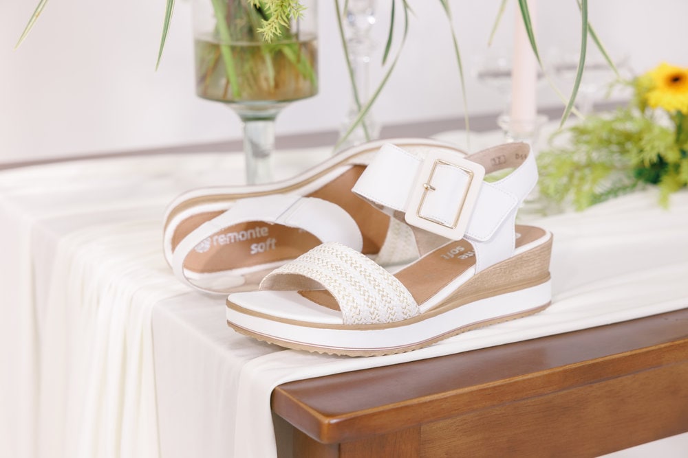Remonte Sandalette »ELLE-Collection«  Sommerschuh, Sandale, Bequemschuh mit Klett unter der Zierschnalle