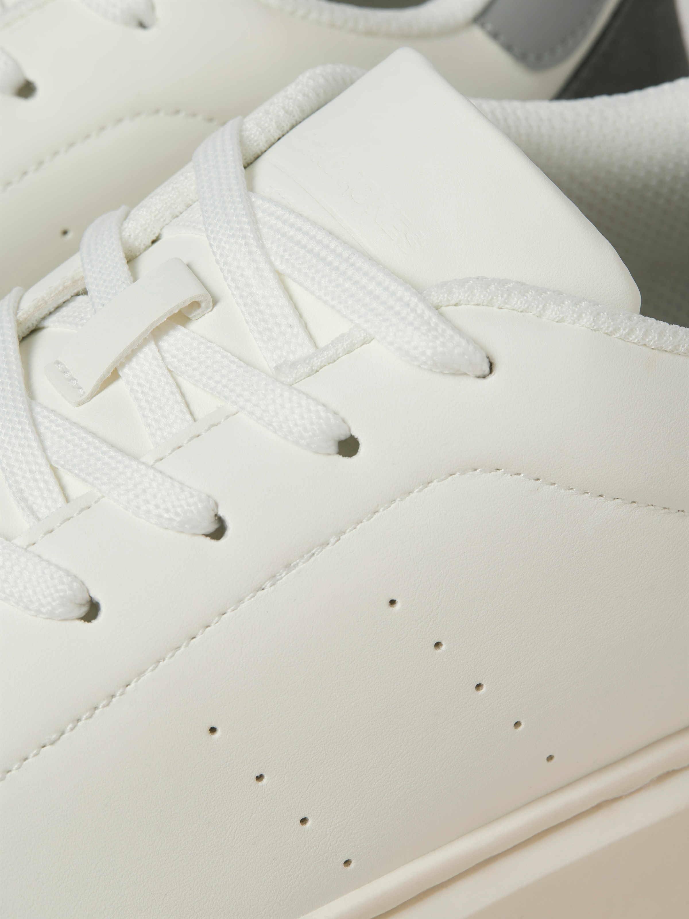 Jack & Jones Sneaker »JFWASPIRE COURT«  Schnürschuh, Halbschuh, Freizeitschuh in klassischer Optik