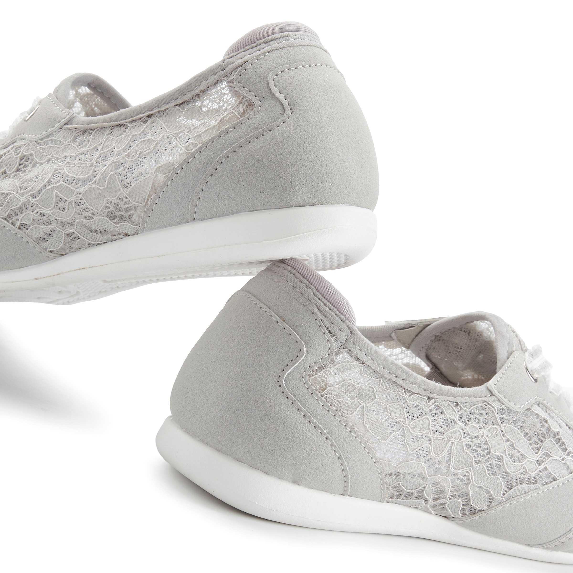 Vivance Sneaker »Freizeitschuh, Halbschuh, Ballerina, Slip-On-Sneaker,«  mit eleganten Spitzeneinsätzen VEGAN