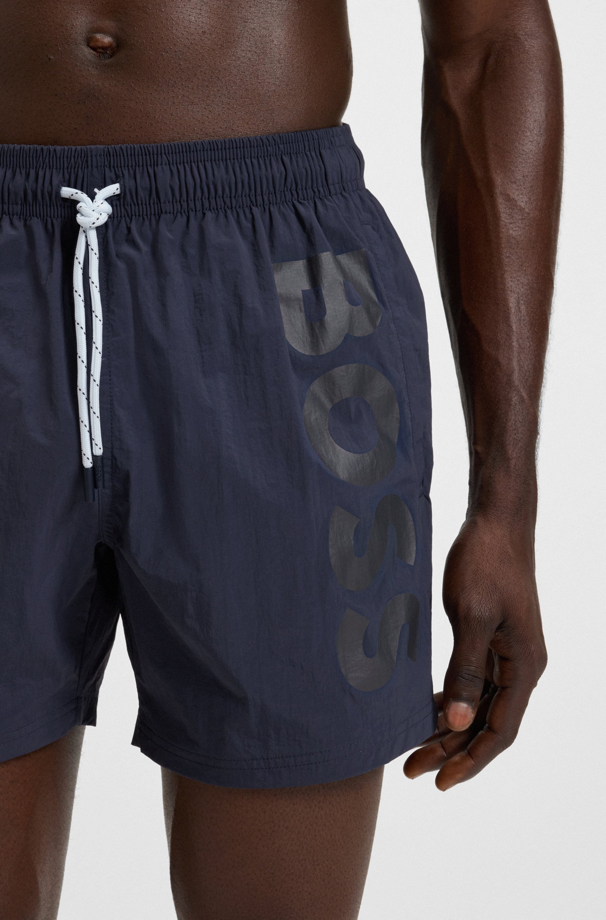 BOSS Badeshorts »Octopus«, Mit BOSS Logoschriftzug, elastischer Taillenbund mit Kordel