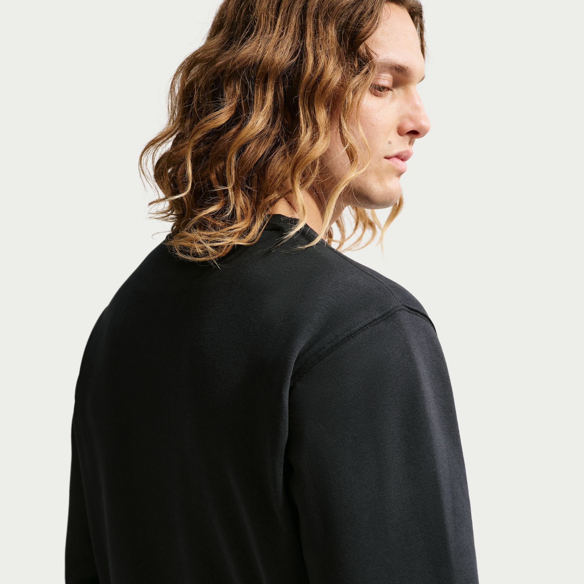 Nike Sportswear T-Shirt »Nike Sportswear Club Men's Graphic Fleece Crew« in mehreren Größen von S bis XXXL verfügbar
