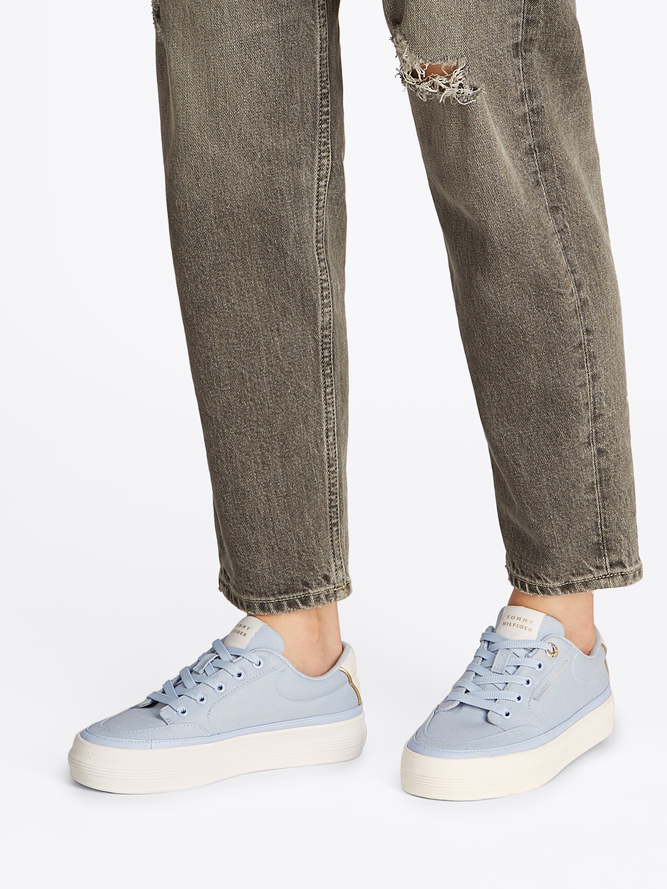 Tommy Hilfiger Plateausneaker »ESSENTIAL VULC TEXTILE SNEAKER«, Freizeitschuh, Halbschuh, Schnürschuh mit goldfarbenen Details