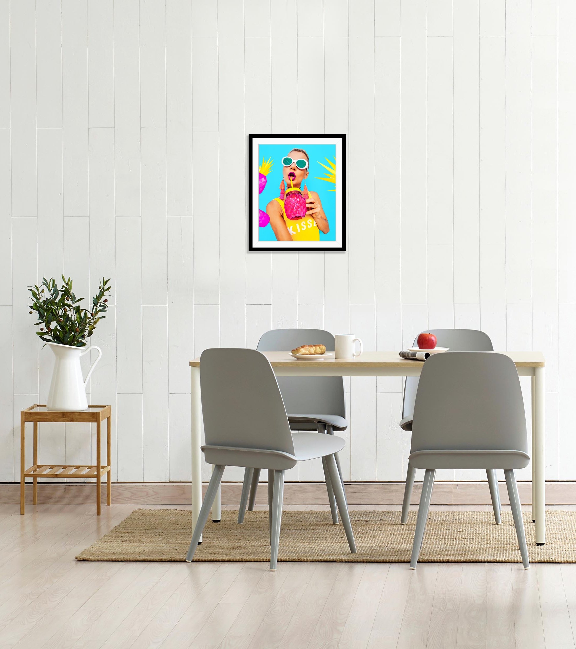 queence Bild »Jule«, Ananas-Kunst-Frau-Palmen-Pflanzen, HD Premium Poster-Druck inkl. Holzrahmen
