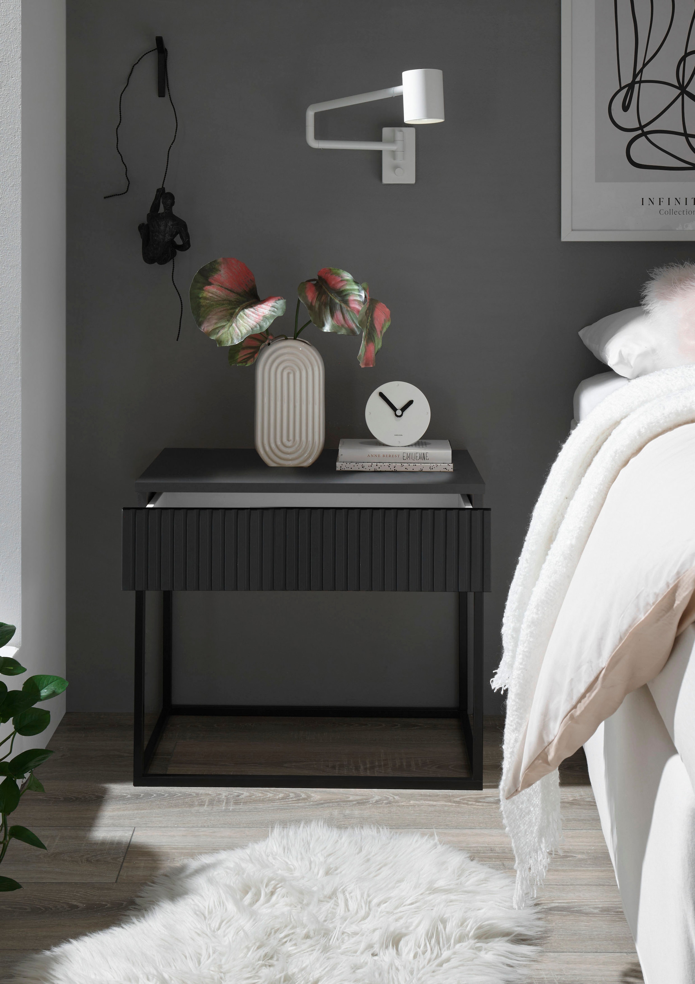 Schlafkontor Nachtkommode »Marle Nachtkonsole, Nachtkästchen auf Metall-Fußgestell« Schubkasten in Rillenoptik auf schwarzem Metallgestell