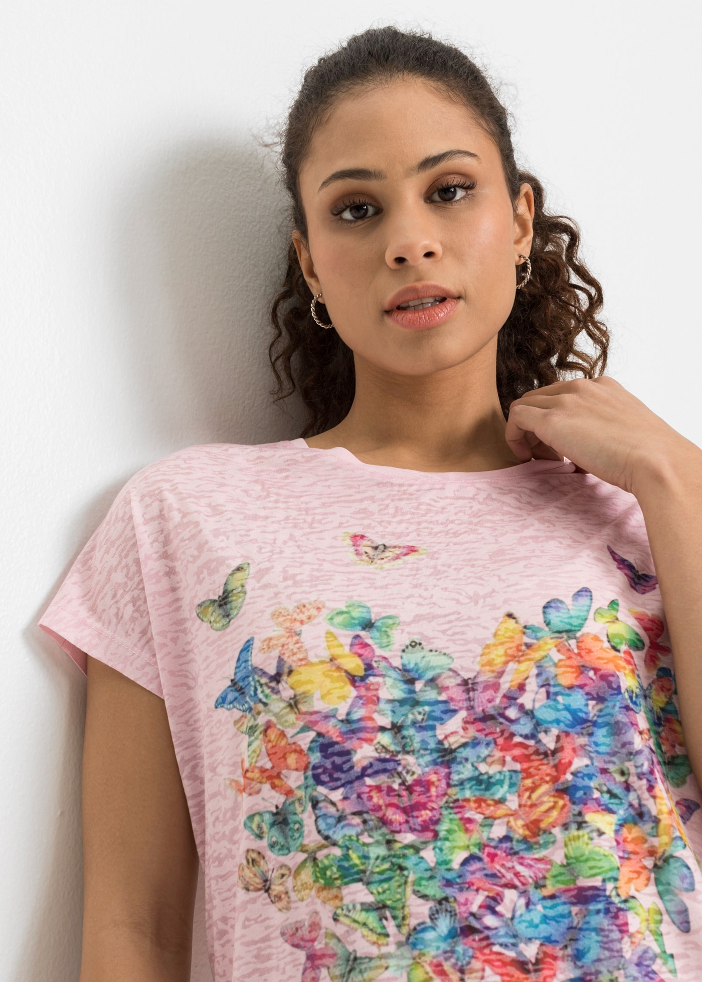 bonprix T-Shirt toller Materialmix, überschnittene Schultern, hinten länger