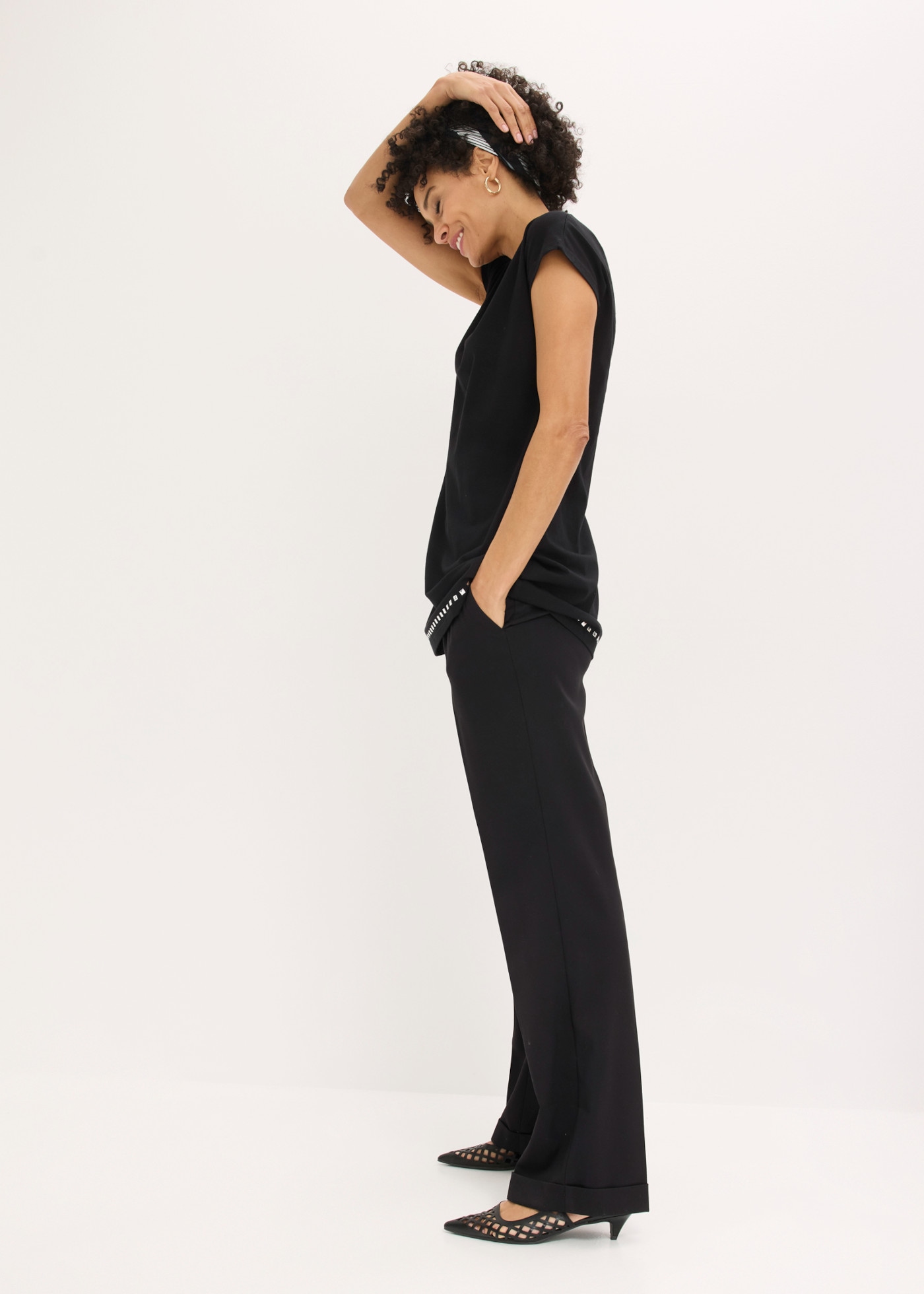 bonprix Longshirt bequeme Passform, mit Nietenapplikation, Kurzarm-Design