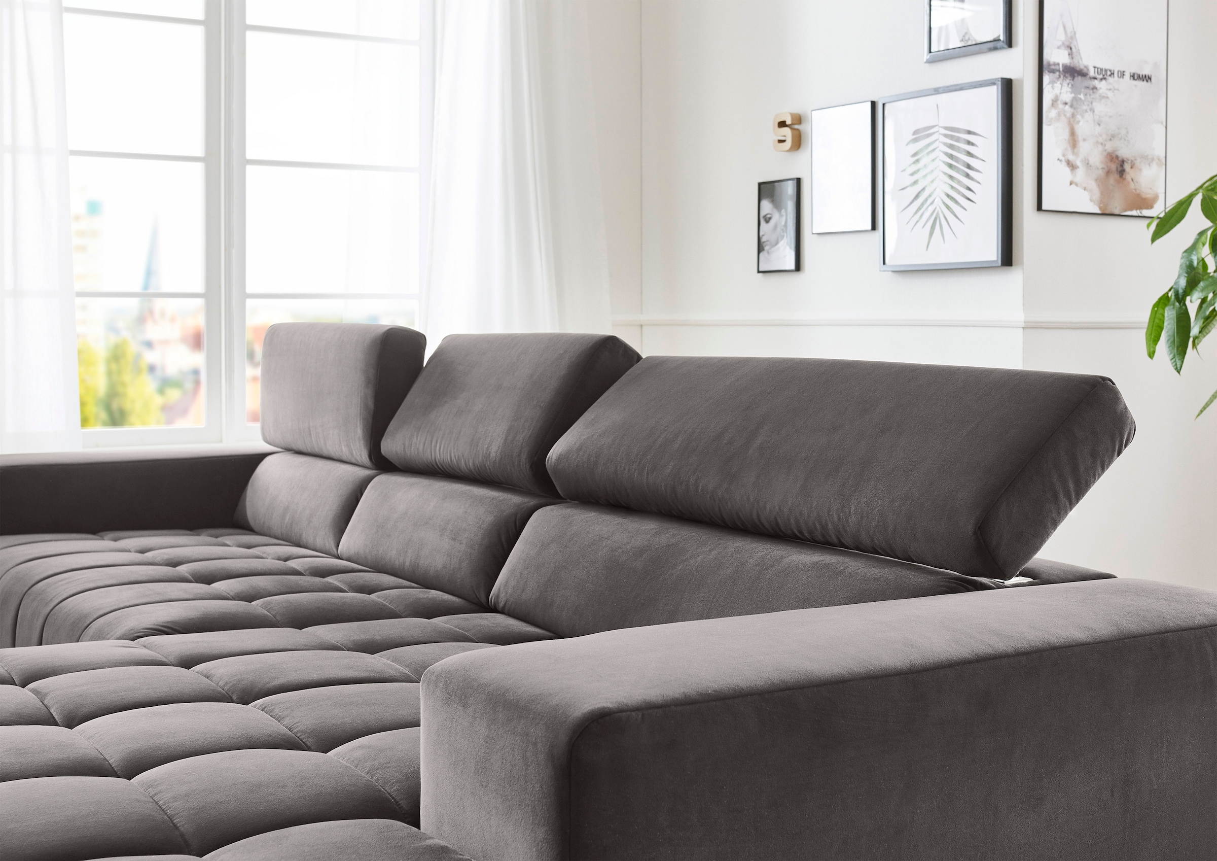 Die PlanBar Ecksofa »MP-IN15053 L-Form extra breiter Schenkel«, mit Kopfteilverstellung, wahlweise mit manueller Vorziehbank
