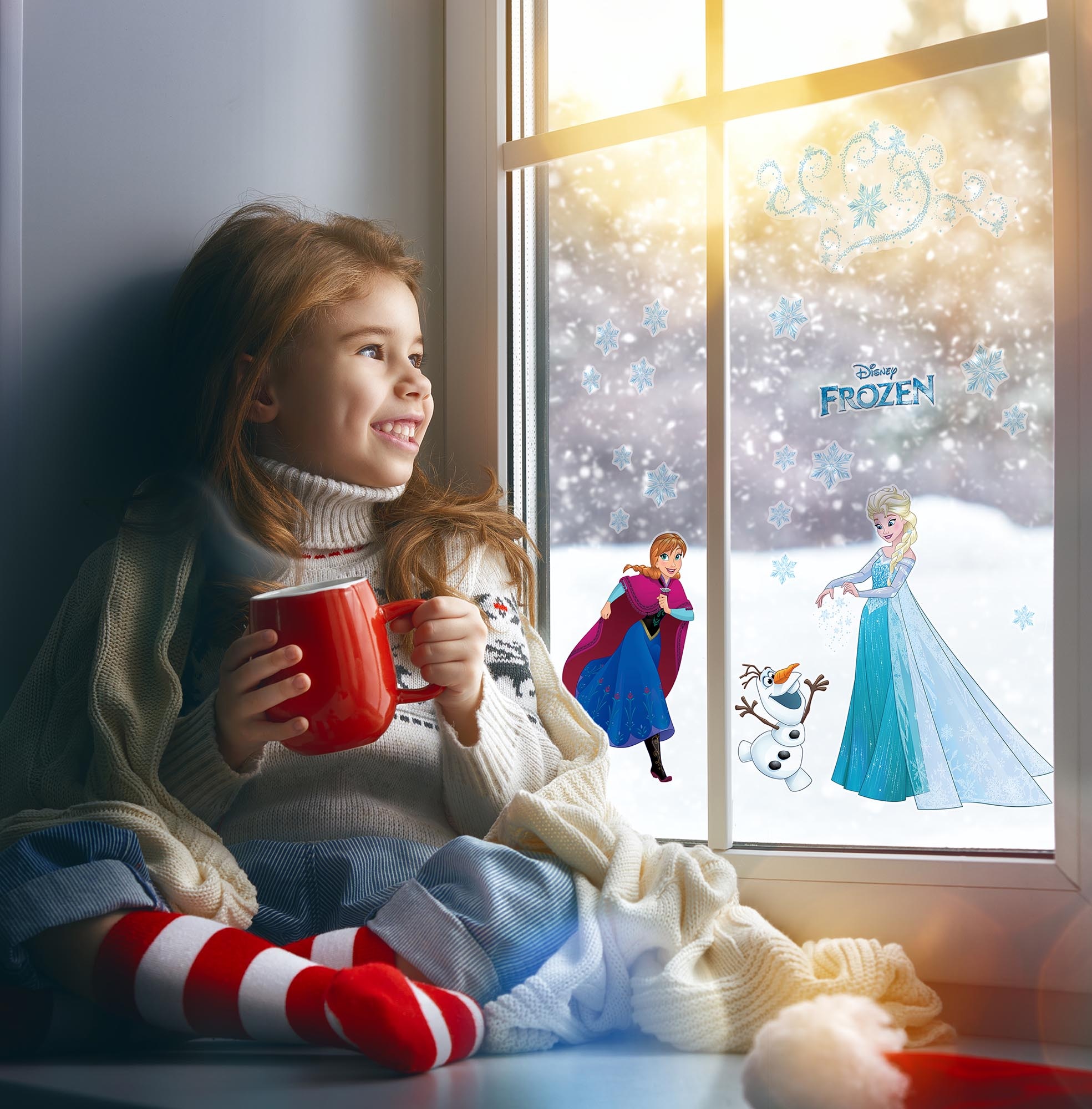 Komar Fensterbild »Disney Fenstersticker - Frozen Snowflake - Größe 31 x 31 cm, 2 Bogen«, Selbsthaftende Adhäsionsfolie.