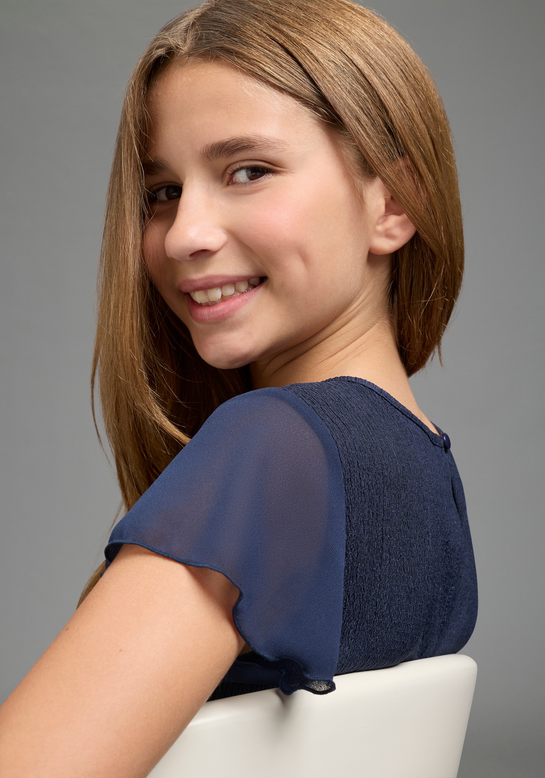 KIDSWORLD Overall »Festlicher Jumpsuit mit Chiffon-Ärmeln« Festlicher Einteiler mit Chiffon, mit Babylock-Ärmelabschluss