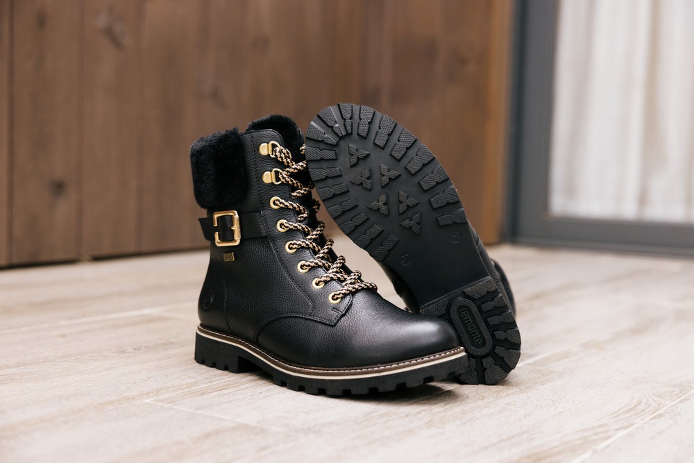 Remonte Winterboots »Elisabeth Hurley-Collection«, Schnürboots, Outdoorschuh, Schnürstiefelette mit Zierschnalle