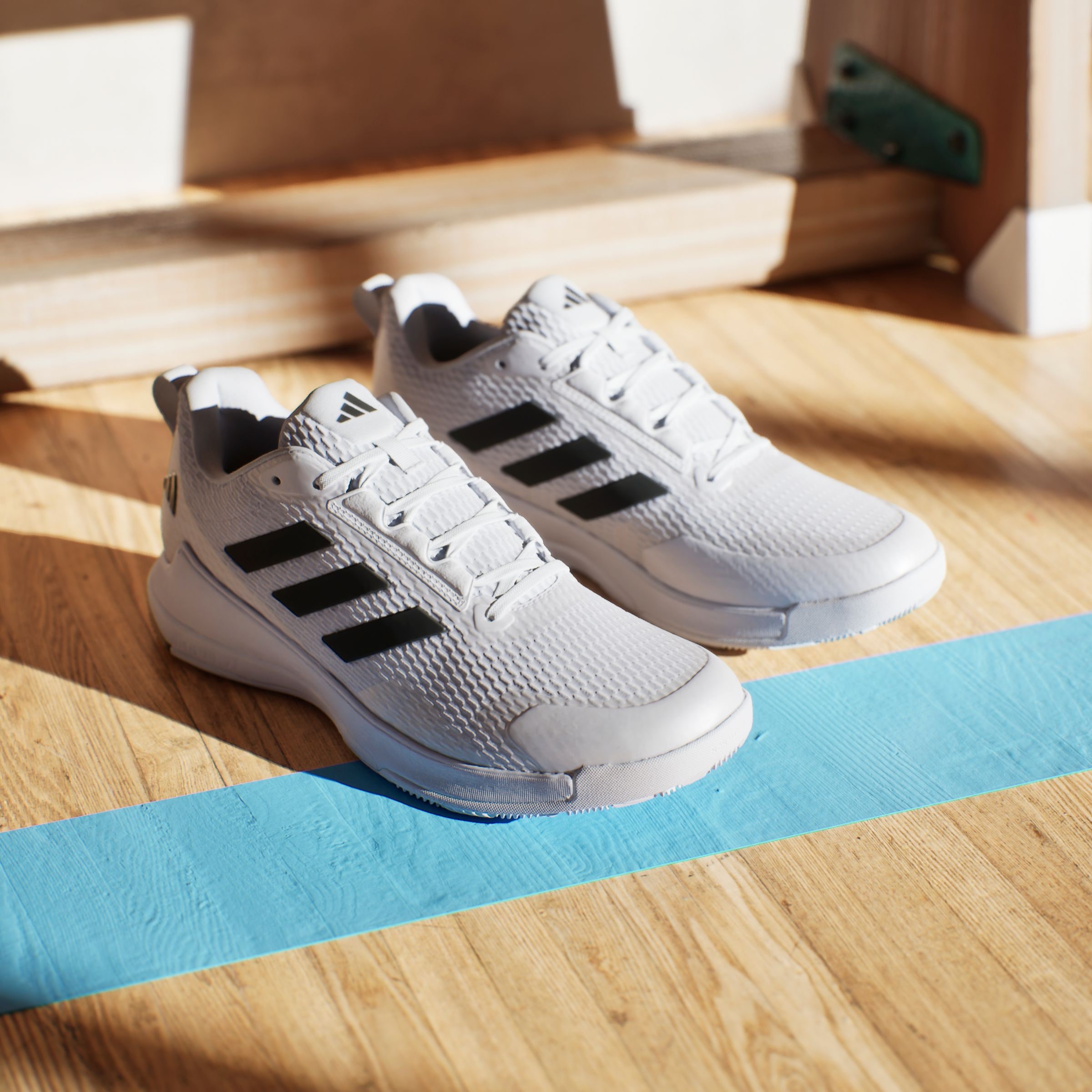 adidas Performance Hallenschuh, besonders geeignet für Handball und Volleyball