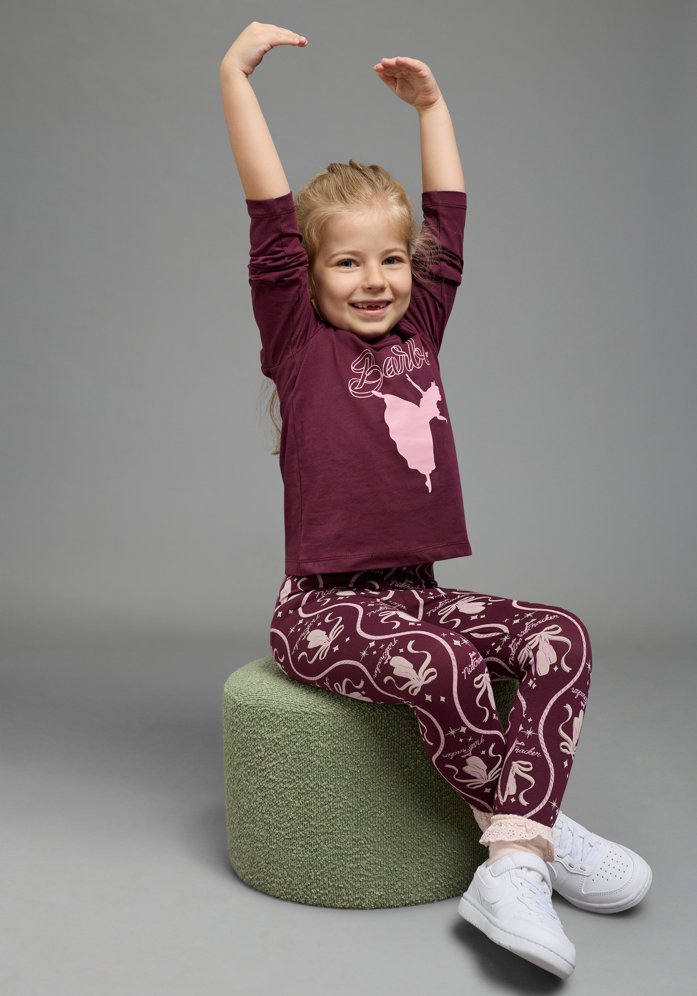 KIDSWORLD Langarmshirt »BARBIE Glitzerdruck Shirt für kleine Mädchen, Mama&Me Style, Mattel« BARBIE Nussknacker Shirt, Mini-Me