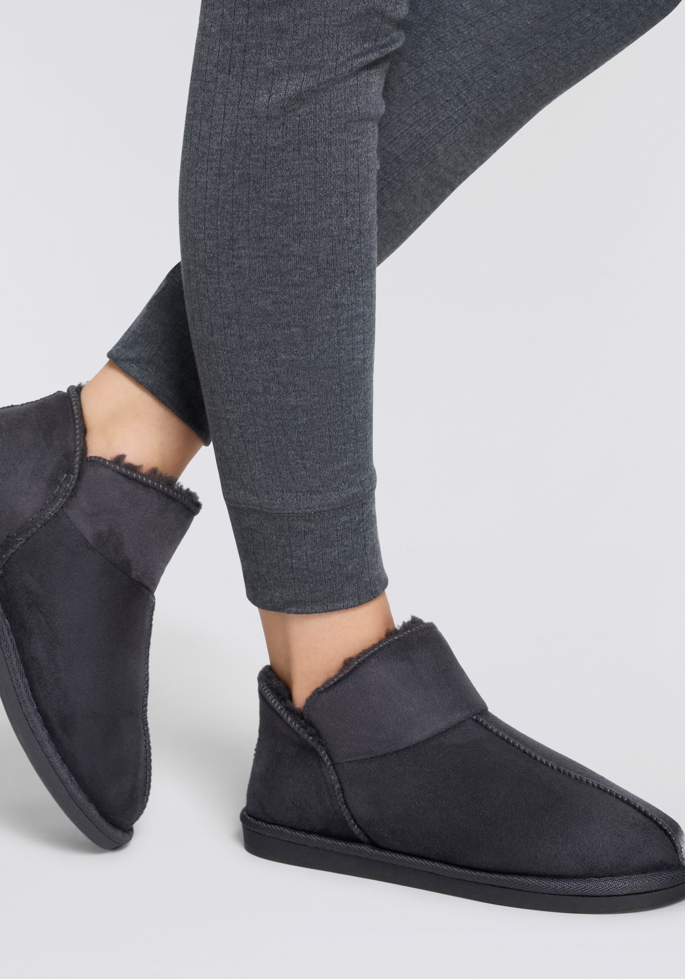 Apollo Hausschuh »LADIES HOME BOOTS SUEDE«, mit Logoprägung und kuscheligen, wärmenden Innenfutter