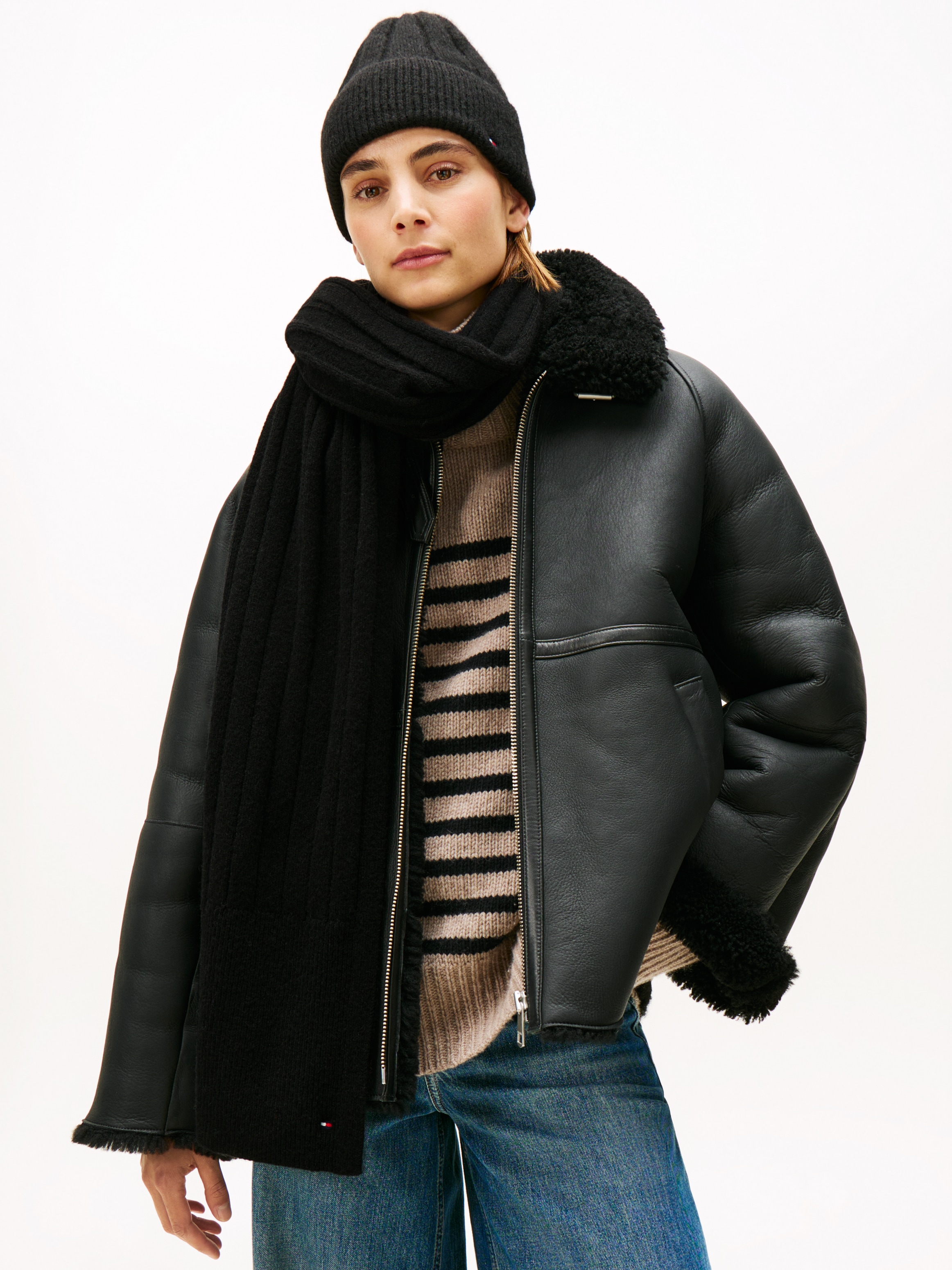 Tommy Hilfiger Beanie »TH FLAG FLUFFY«, in Geschenkbox, Set mit Schal, flaschig