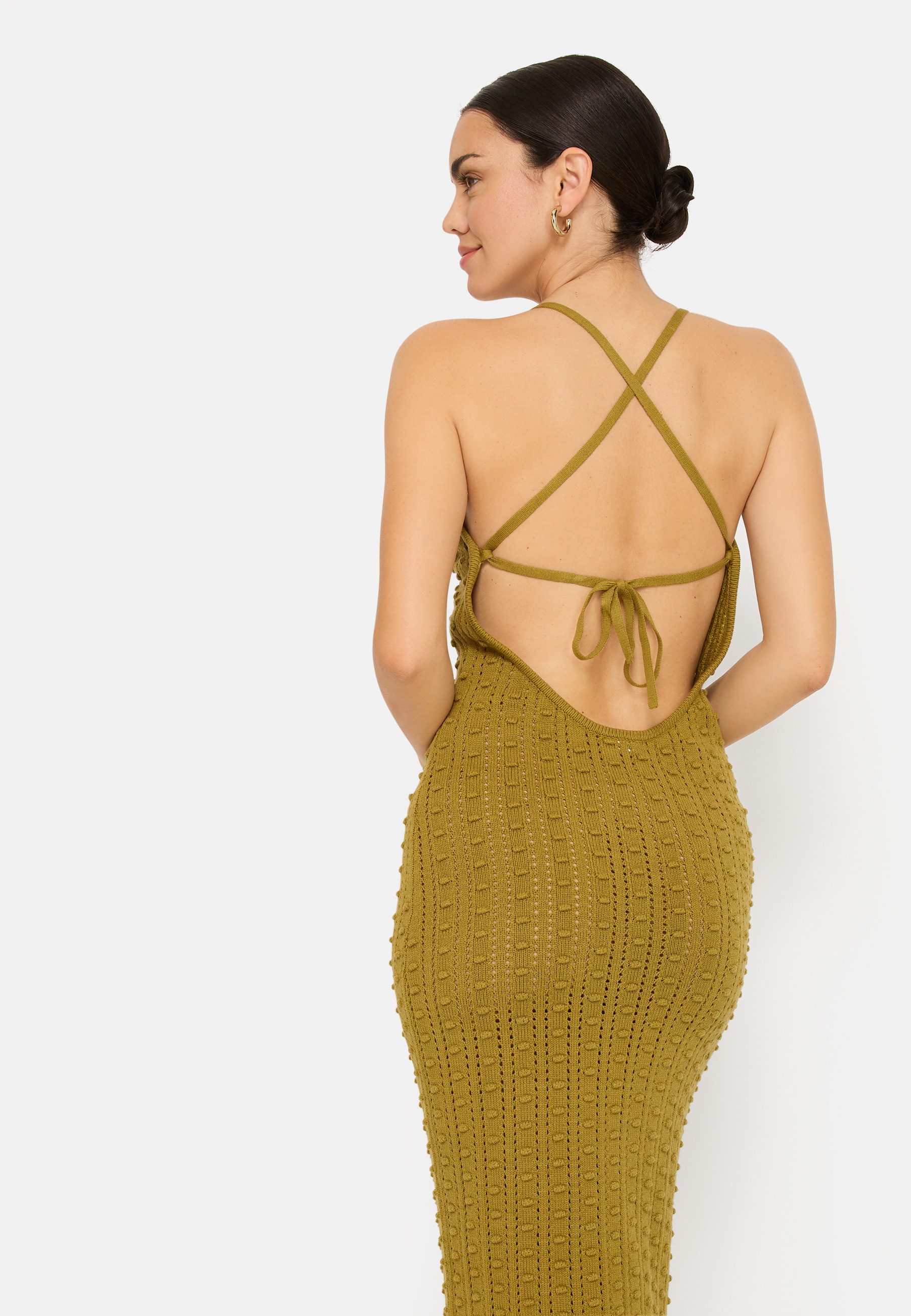 LSCN by LASCANA Strickkleid in Midilänge mit gekreuzten Trägern hinten, Midikleid