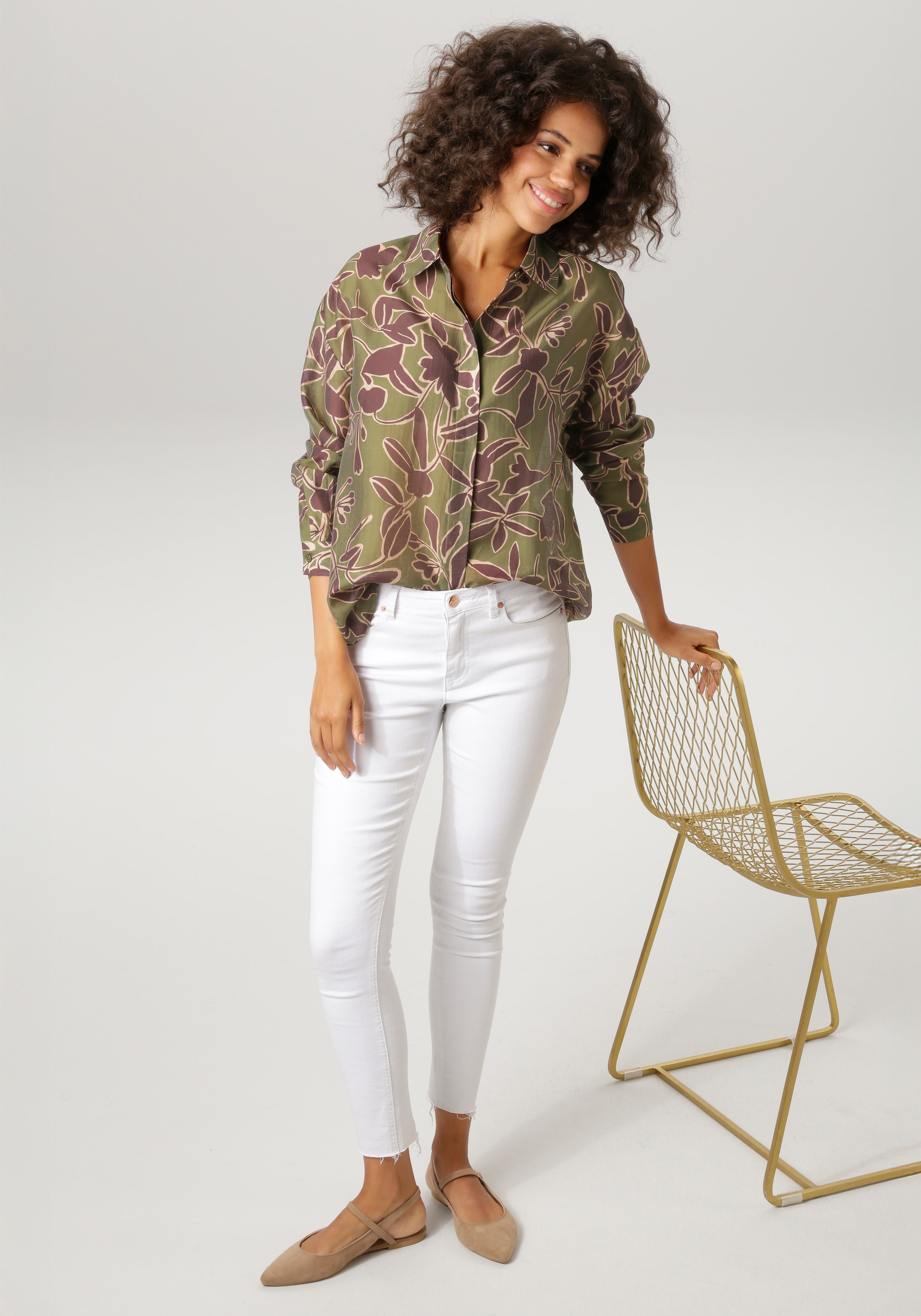 Aniston CASUAL Hemdbluse mit großflächigen, grafischen Blumen bedruckt - NEUE KOLLEKTION