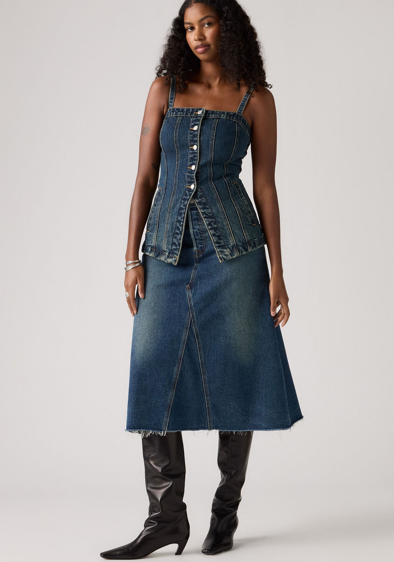 Levi's® Jeansrock »HR A LINE DECON SKIRT«, in trendy Midi-Länge mit ausgefranster Kante