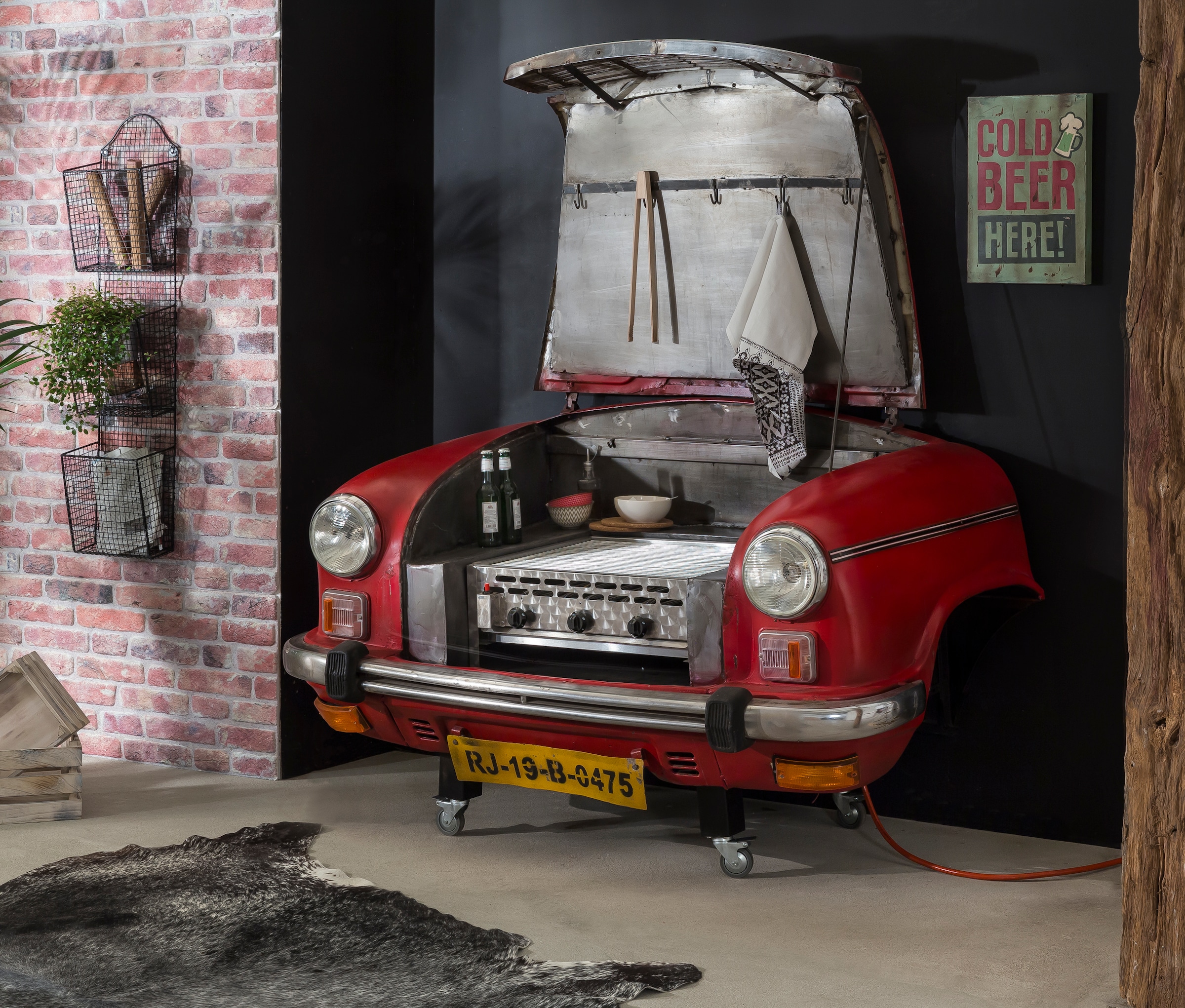 SIT Möbelblende, Recycelte Auto-Front, innen mit einem Edelstahl-Gasgrill