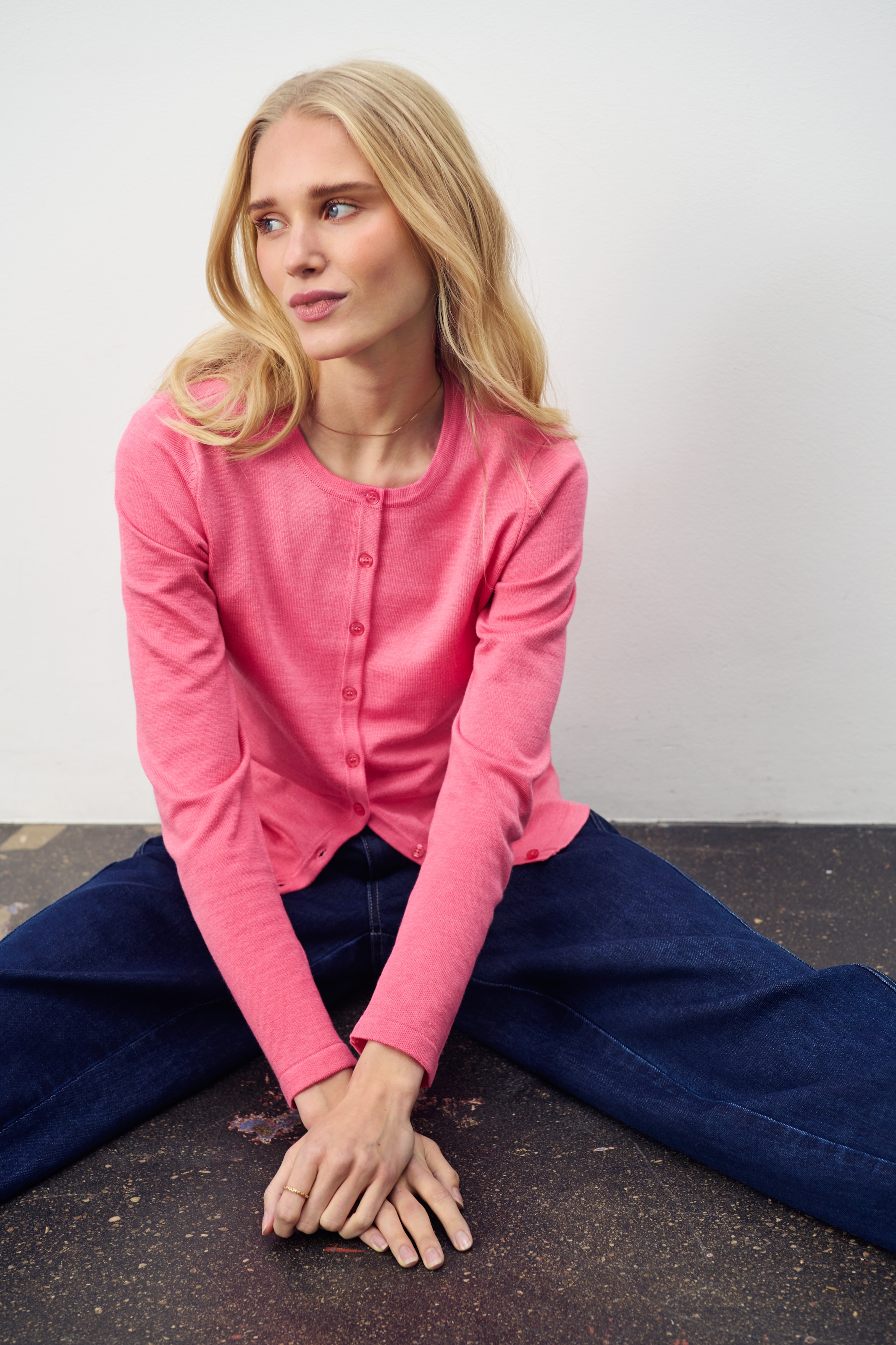 Saint Tropez Strickjacke »A8661, MilaSZ R-Neck Cardigan« Viskosemischung, Classic fit