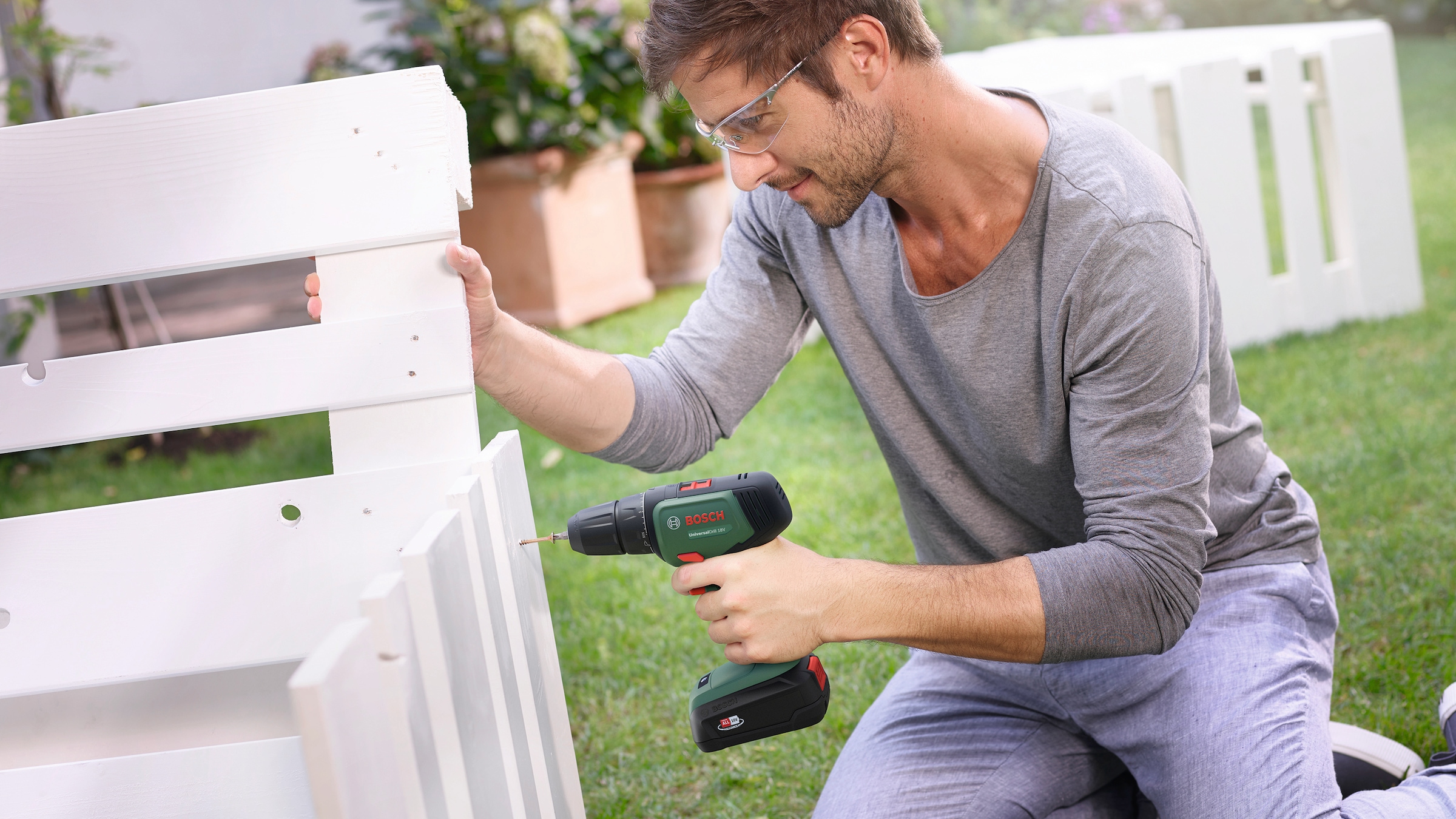 Bosch Home & Garden Akku-Schrauber »Universaldrill 18V«, mit Akku und Ladegerät
