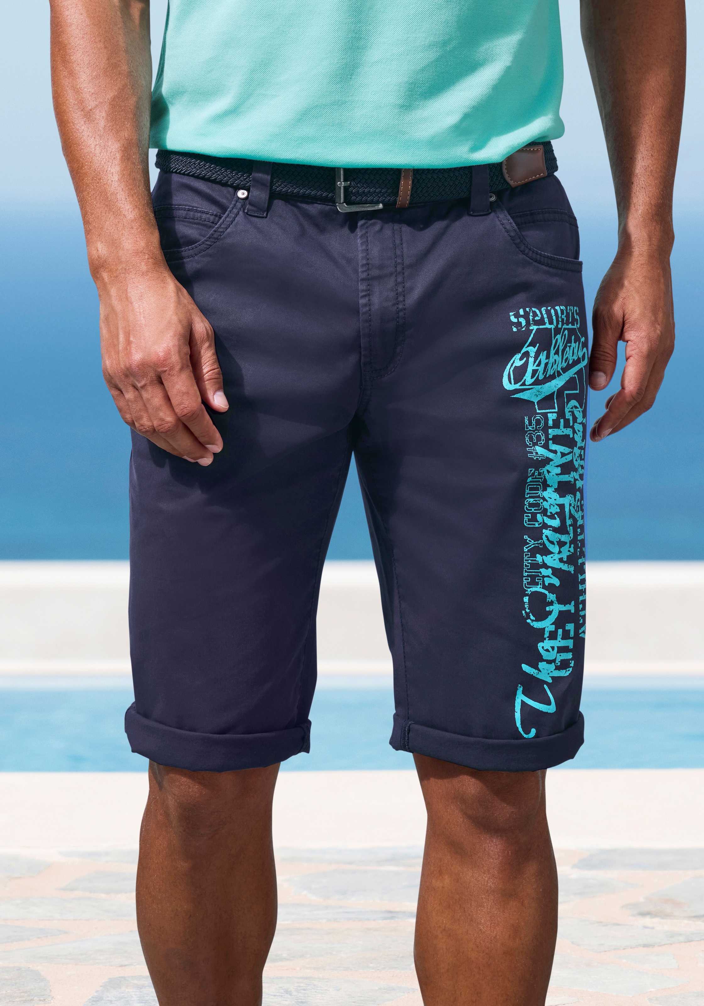 John Devin Bermudas »aus elastischer Baumwollmischung«, mit großem Druck auf dem Bein, 3/4 Shorts