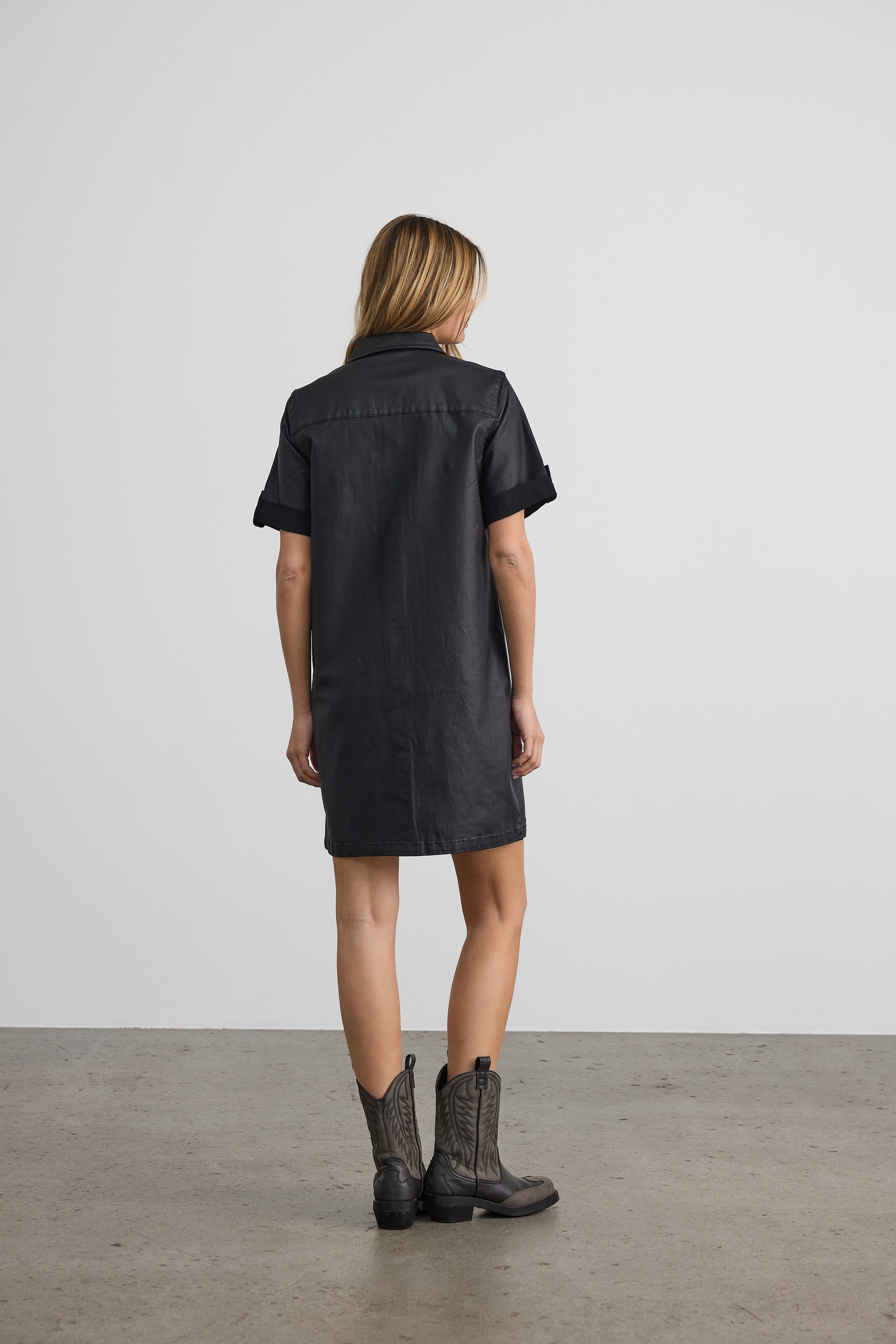 Noisy may Minikleid »NMNEW SIGNE S/S COATED DENIM DRESS NOOS«