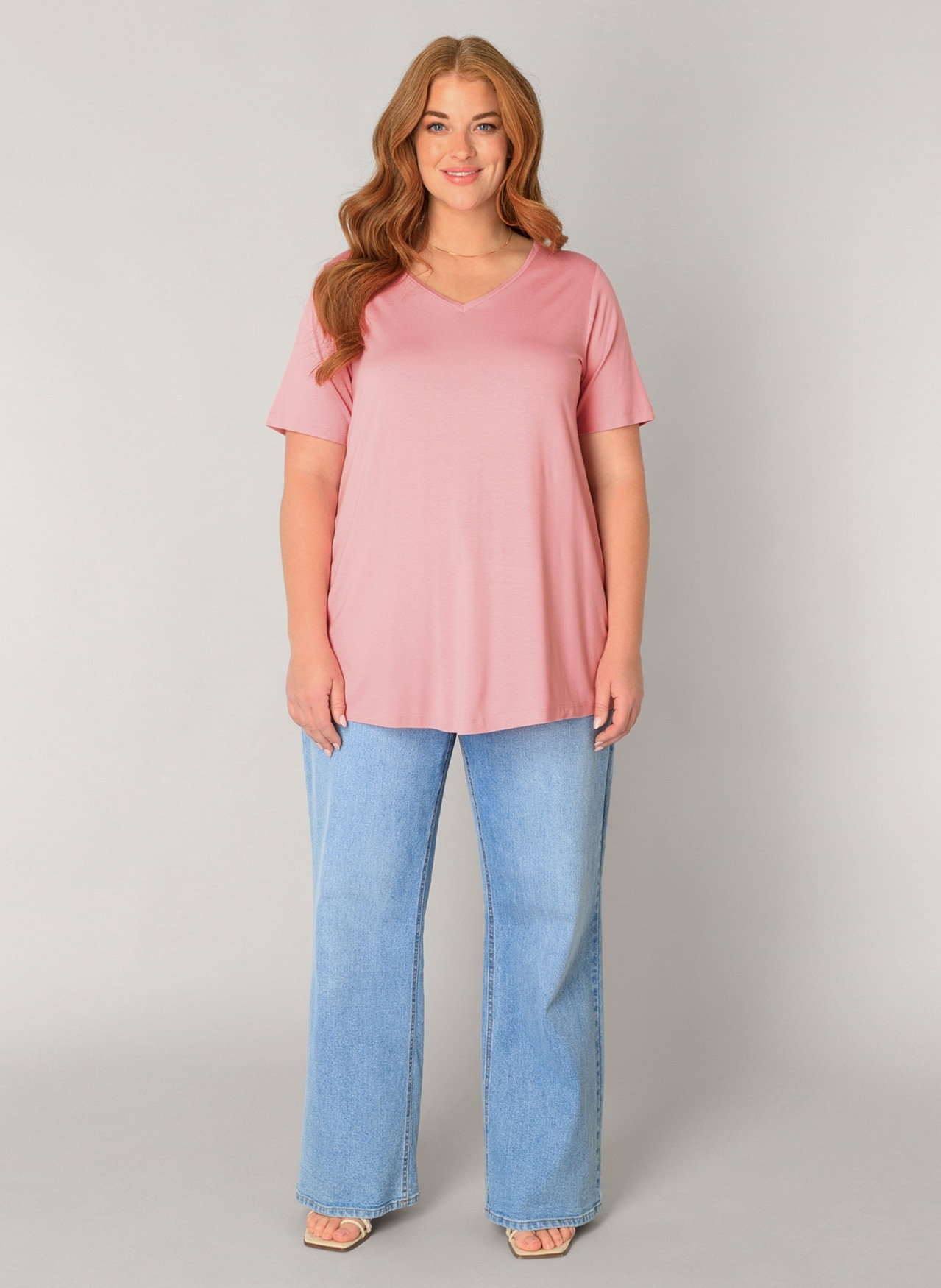 Base Level Curvy T-Shirt »Alba« mit V-Ausschnitt