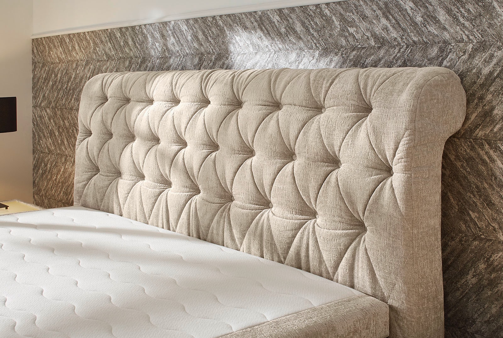 Jockenhöfer Gruppe Boxspringbett »Scarlett mit einer hochwertigen 7-Zonen-Tonnentaschenfederkernmatratze« H3, H3/H4 oder H4,  und einem 9cm Kaltschaum-Topper