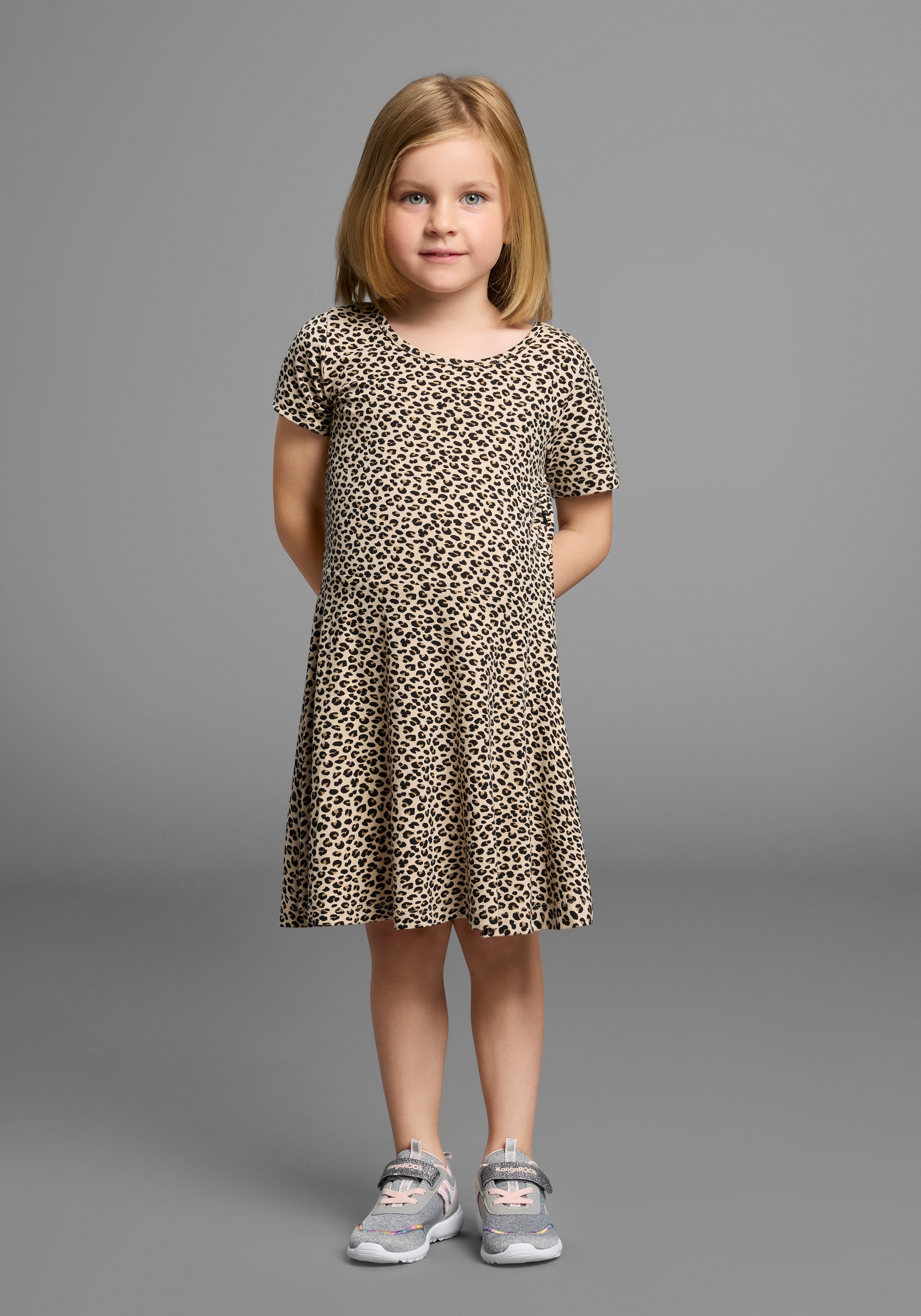 KIDSWORLD Jerseykleid »Shirtkleid in Leo-Musterung«, Shirtkleid in Leo-Optik, unten austestellt