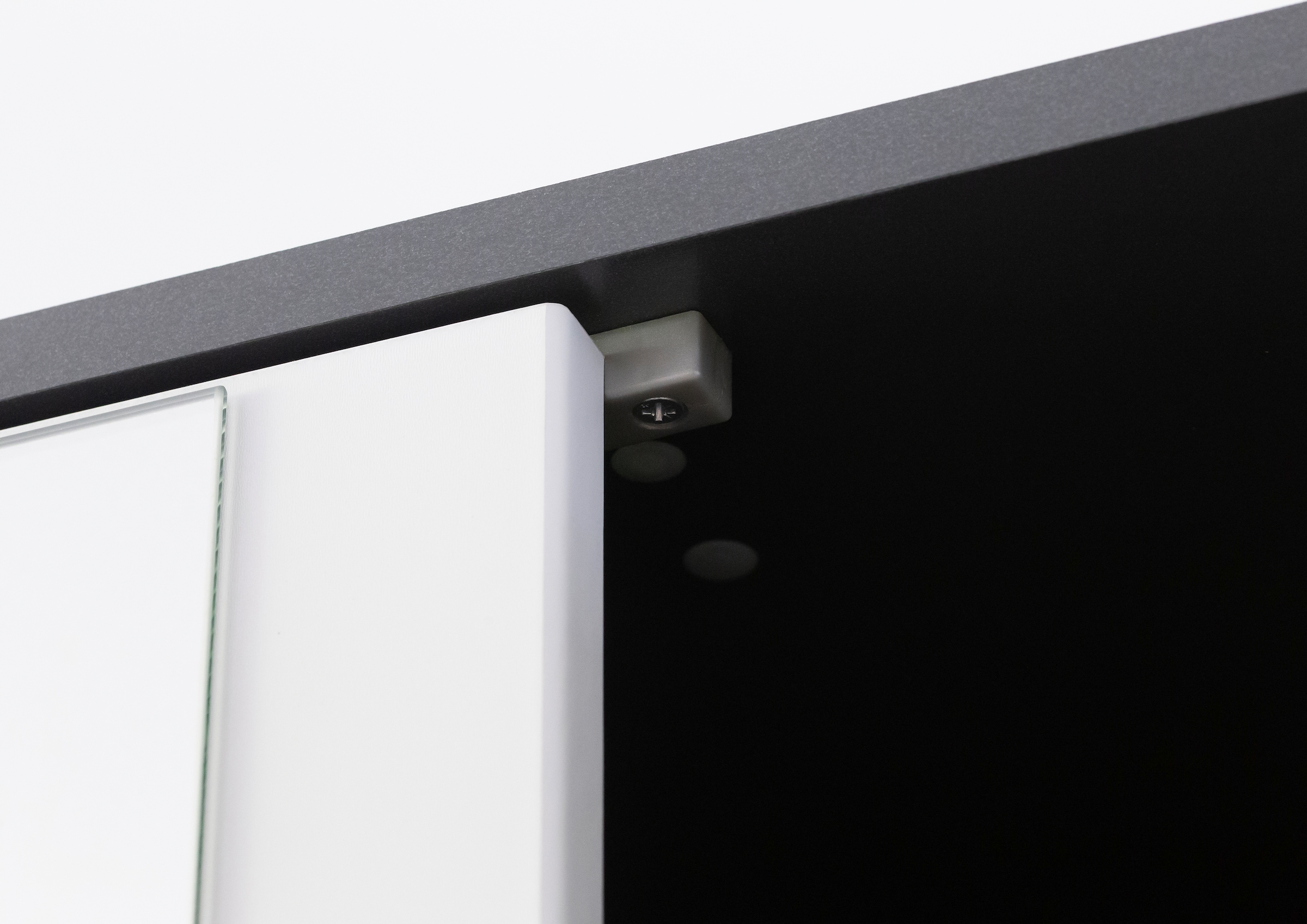 rauch Drehtürenschrank »Kleiderschrank Schrank Garderobe Wäscheschrank NARAI mit Spiegel«, (in 3 verschiedenen Ausstattungen BASIC/CLASSIC/PREMIUM), Griffausfräsungen für eine grifflose Optik TOPSELLER MADE IN GERMANY