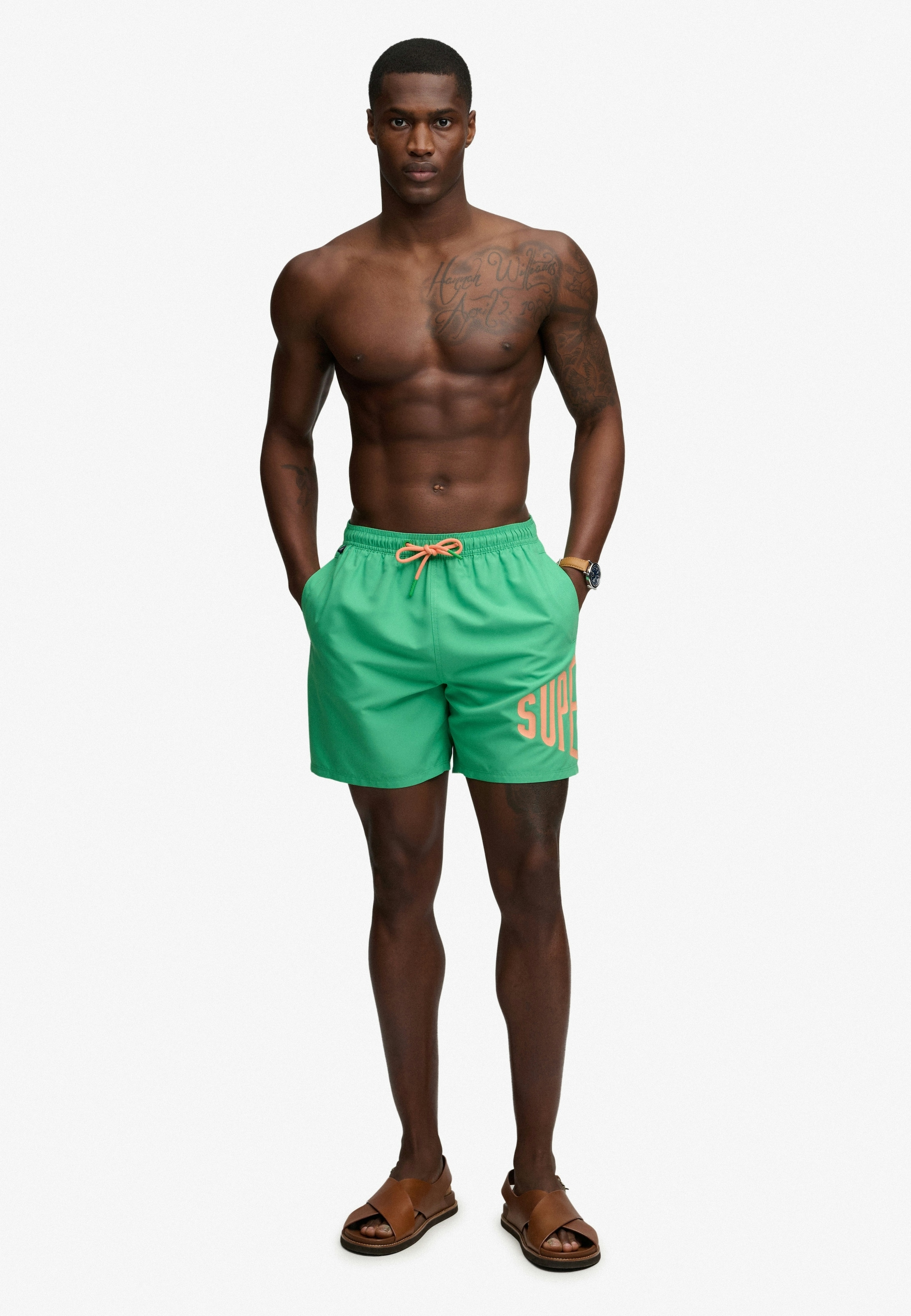 Superdry Badeshorts »PRINTED LOGO 16 SWIM SHORT« modische Passform, unifarbenes Design, aus Polyester, pflegeleicht