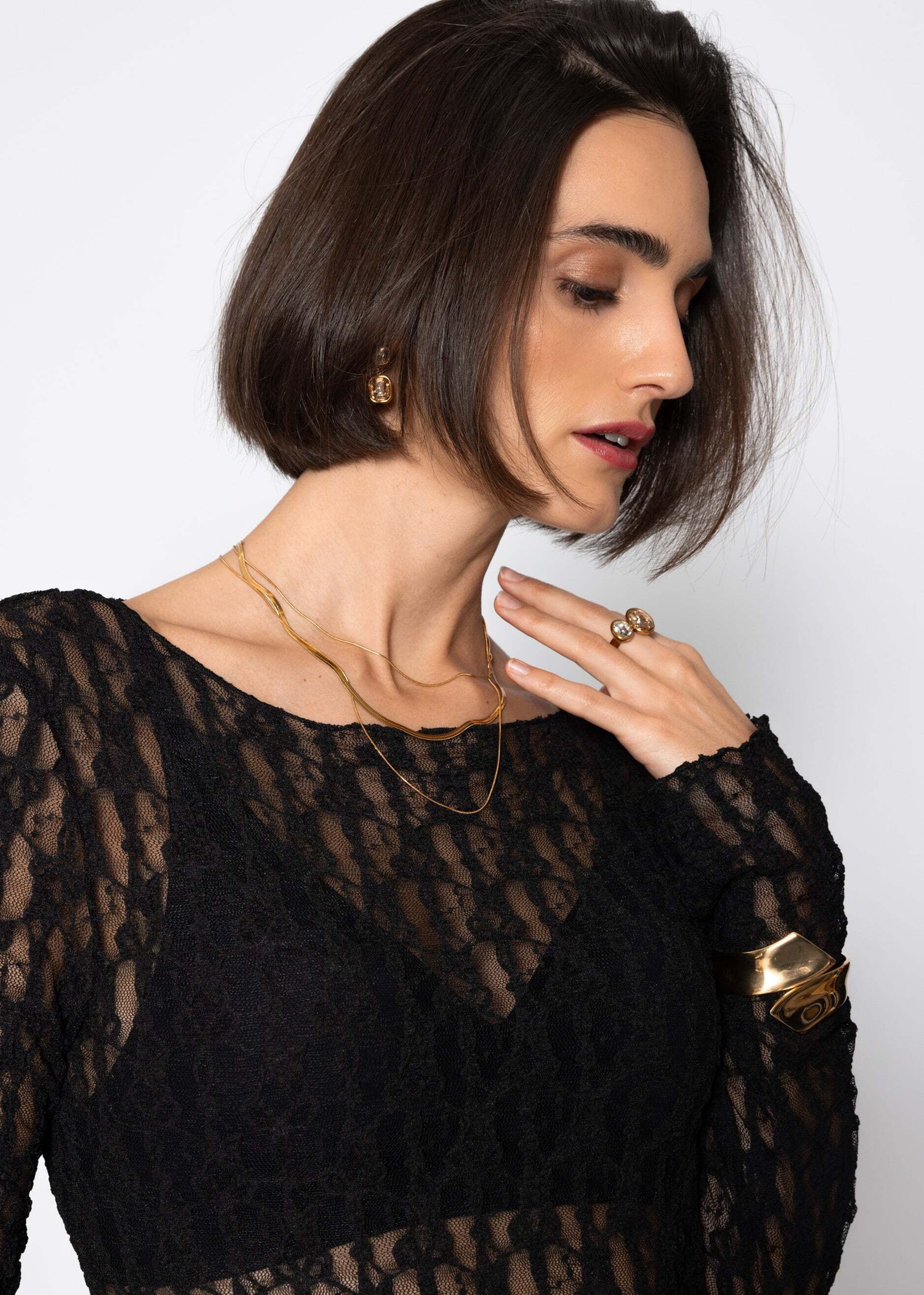 SASSYCLASSY Langarmshirt »Asymmetrisches Spitzenoberteil« Strukturiertes Langarmshirt mit Rundhals und figurbetontem Schnitt