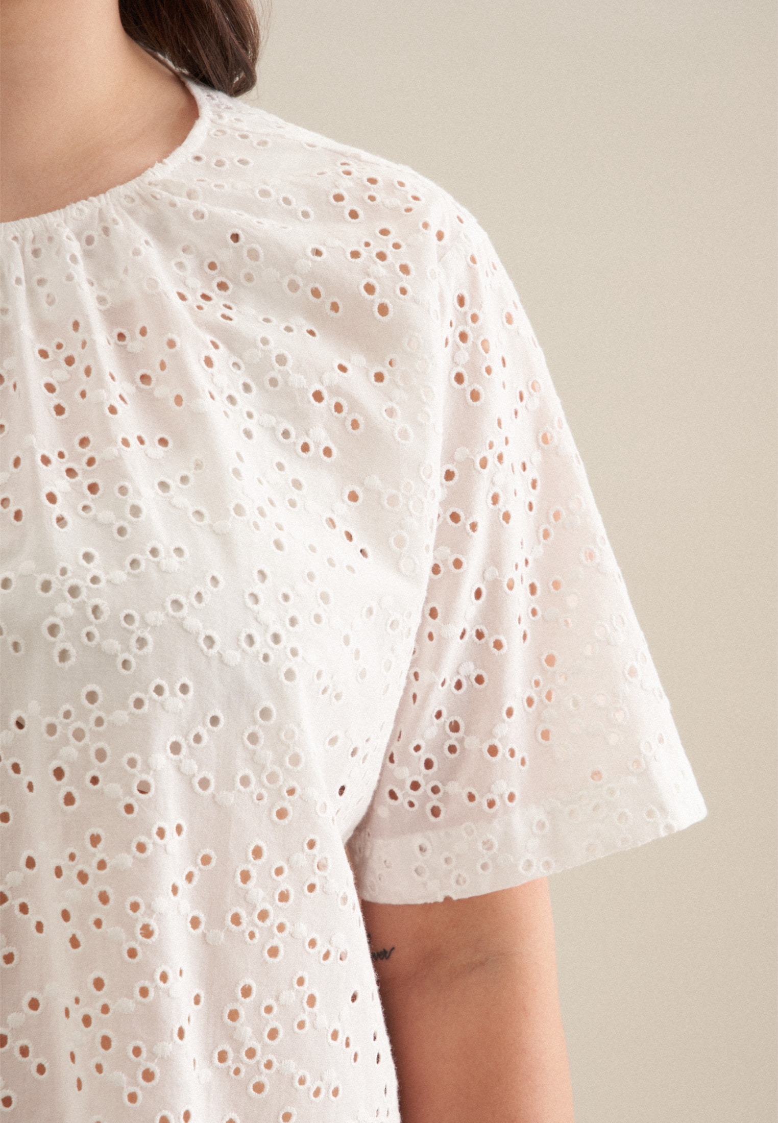 seidensticker Hemdbluse »Schwarze Rose«, Kurzarm Rundhals Stickerei