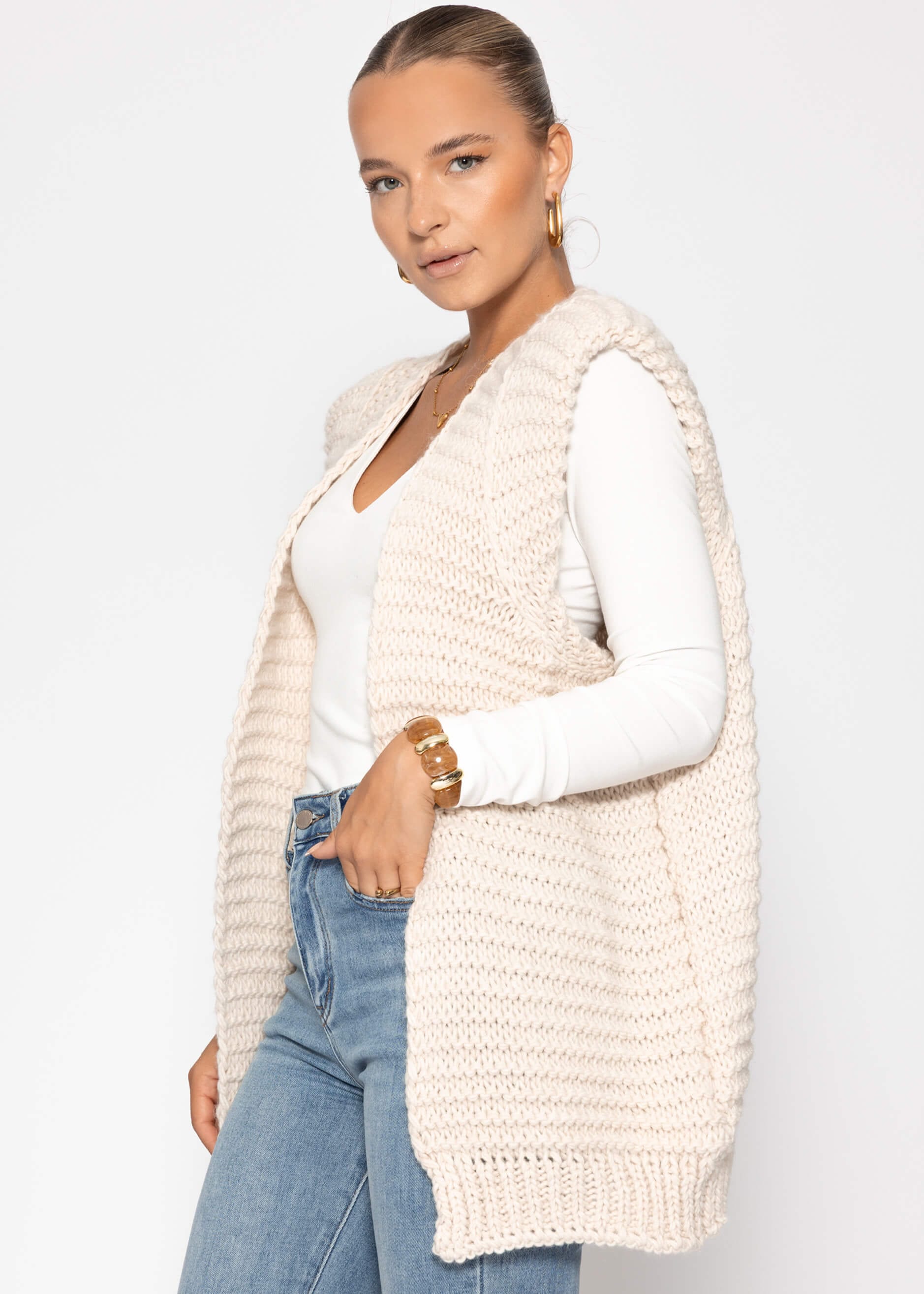 SASSYCLASSY Strickweste »Lange ärmellose Strickweste mit strukturierten Schultern« Weste aus grobem Strick mit strukturierten Schultern Offwhite Schwarz