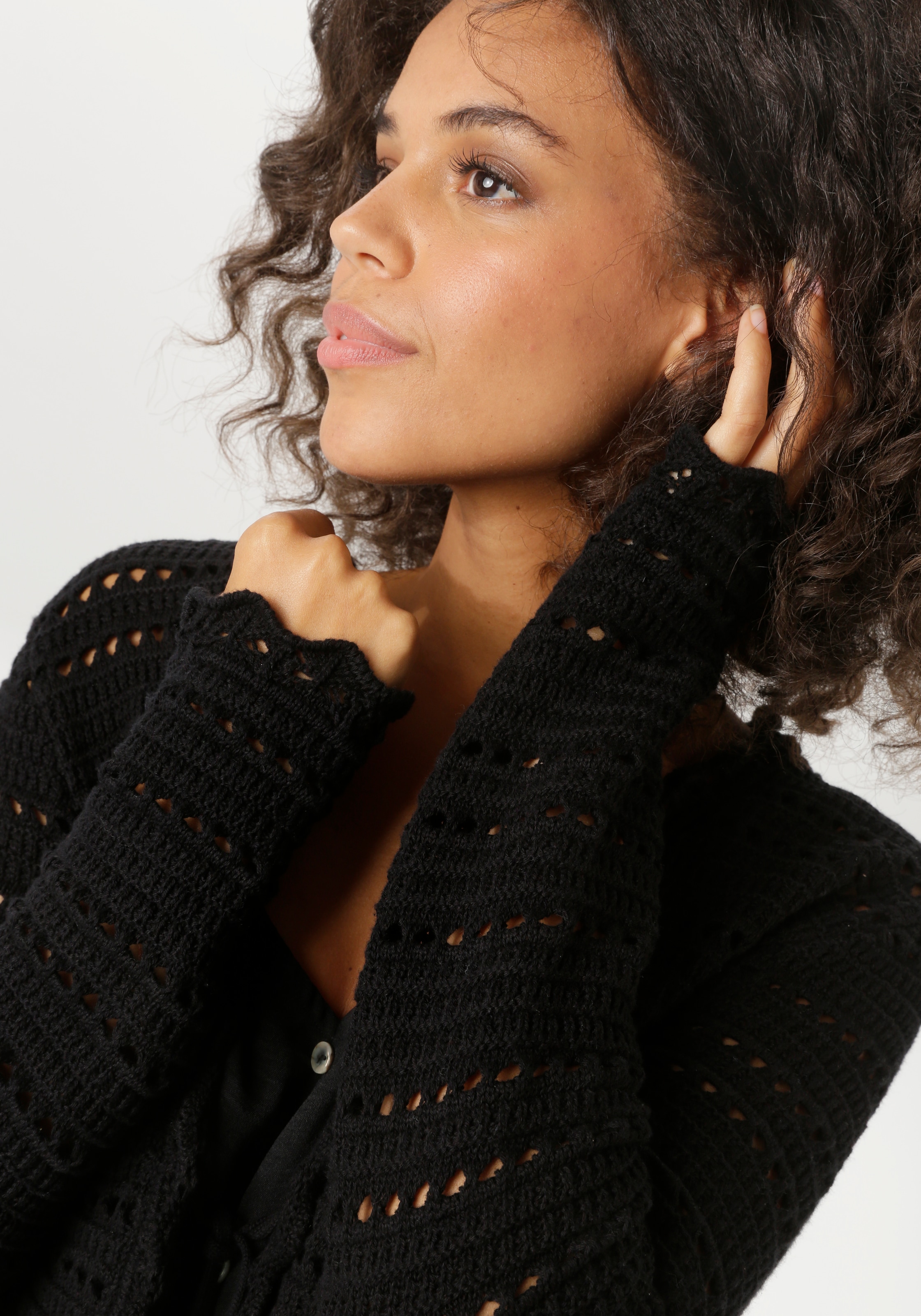 Aniston CASUAL Strickjacke im trendigen Ajour-Muster-Mix - NEUE KOLLEKTION