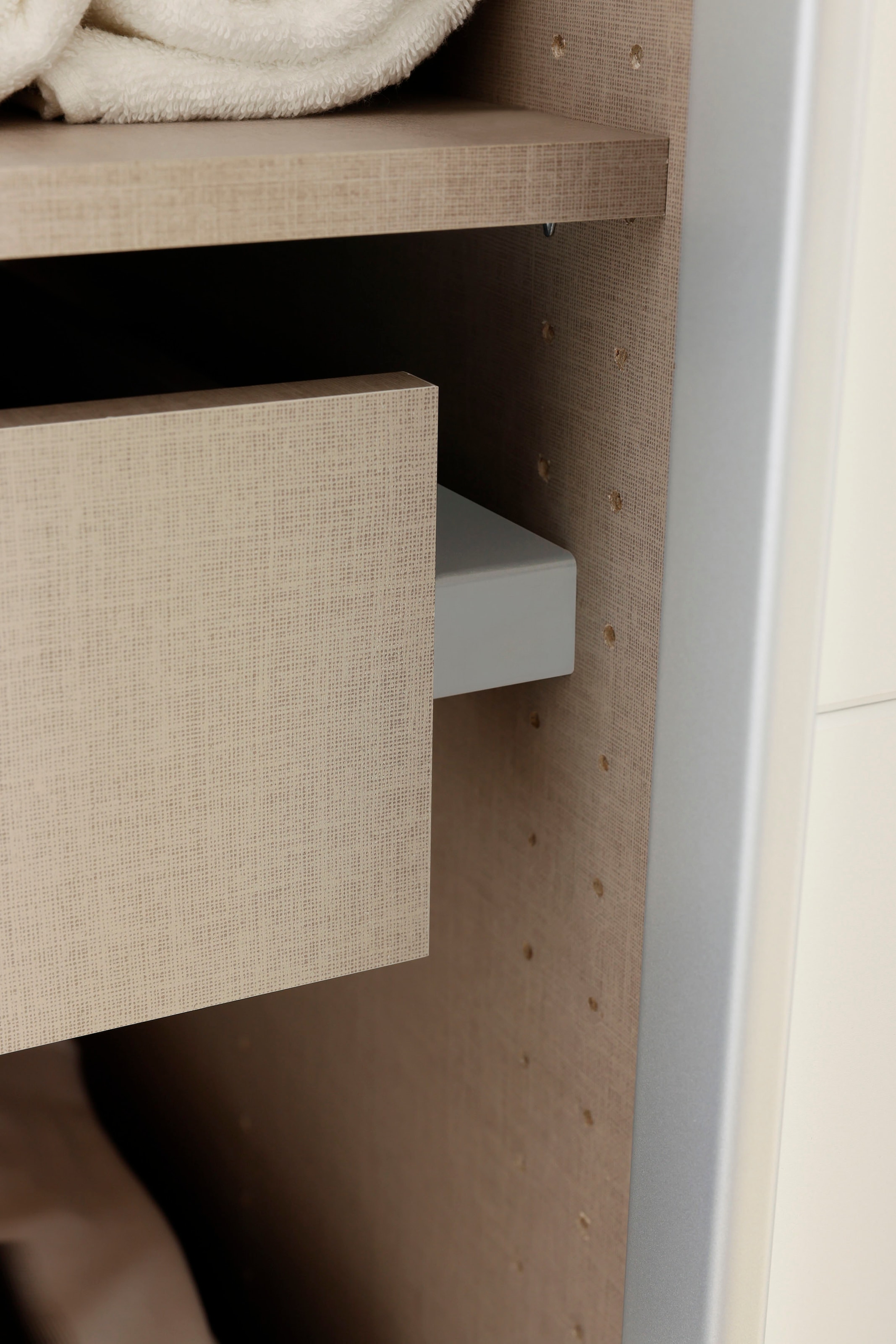 rauch Schwebetürenschrank »Kleiderschrank Schrank Garderobe KOLUNA mit hochwertiger Glasfront« 3 Ausstattungen BASIC/CLASSIC/PREMIUM (inkl. SOFT-CLOSE-FUNKTION),  Breiten 203/271/315/360 cm Höhen 210/229 cm MADE IN GERMANY