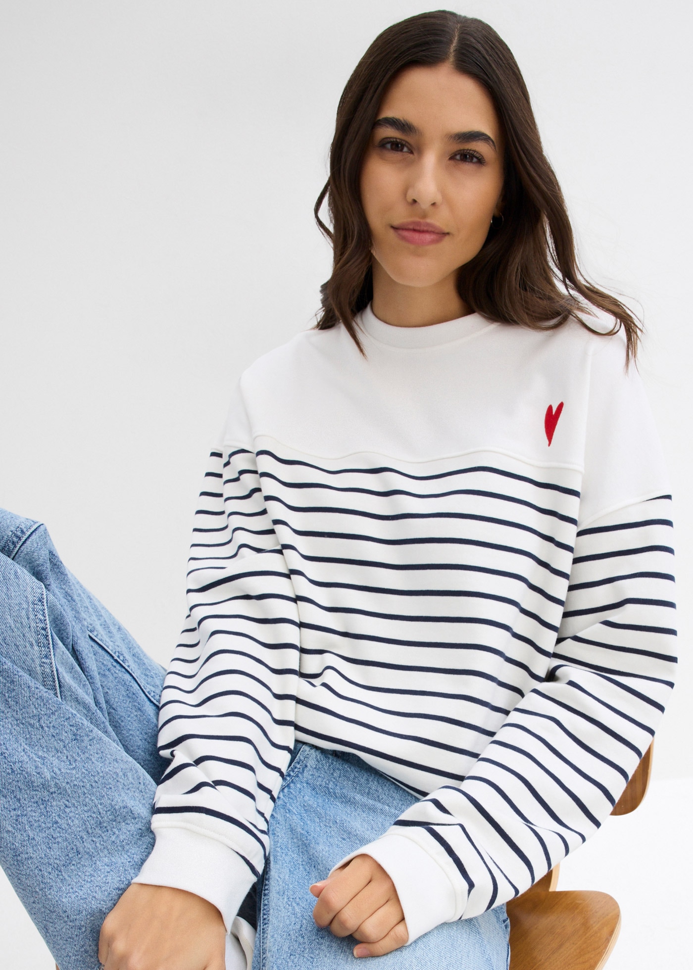 bonprix Sweatshirt , Oversize Passform, gestreiftes Design im bretonischen Stil
