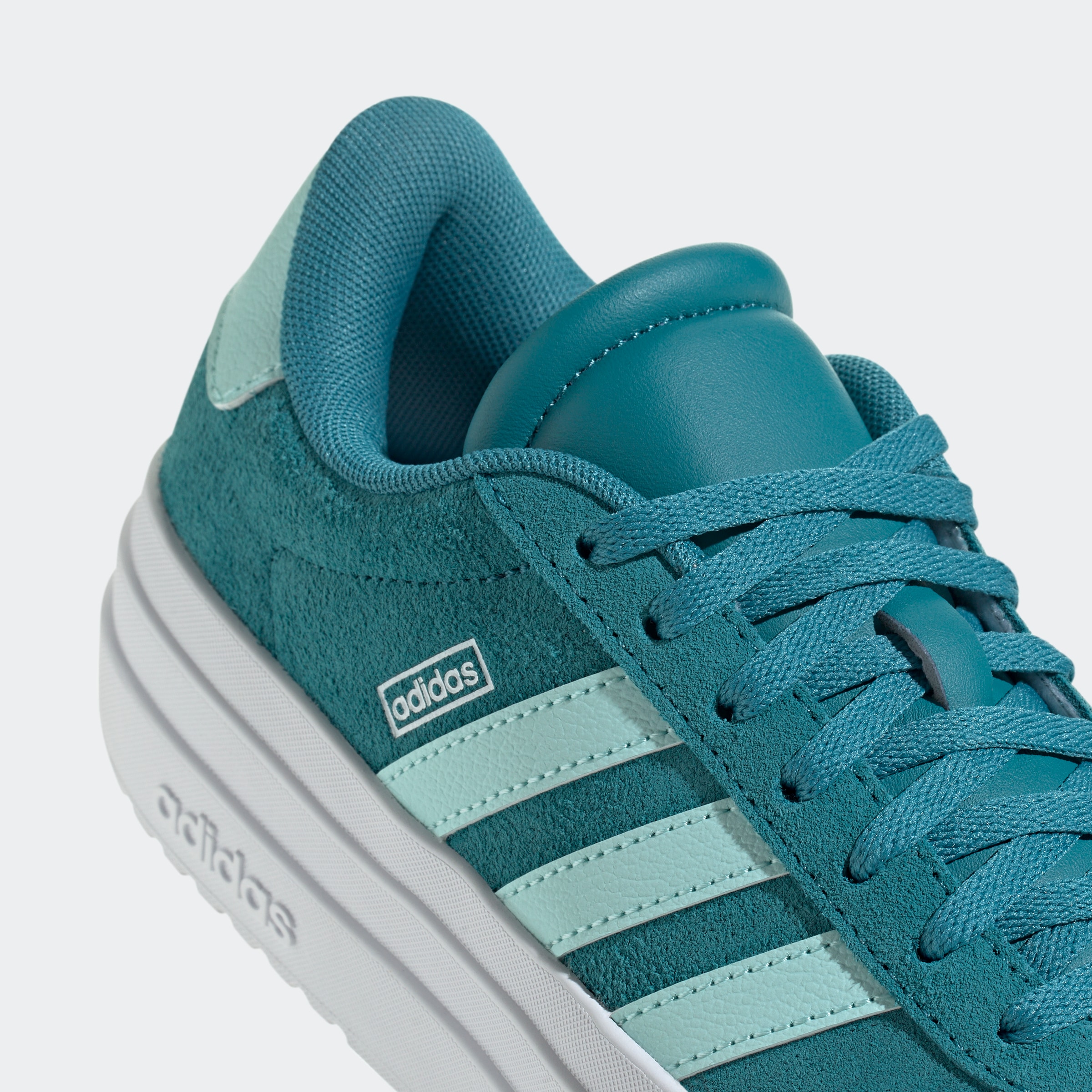adidas Sportswear Plateausneaker »VL COURT BOLD LIFESTYLE KIDS«, Design auf den Spuren des adidas Gazelle Bold